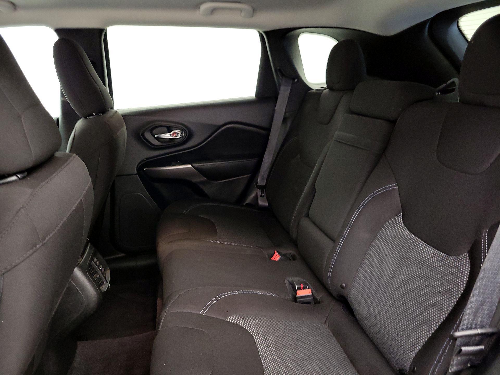 Thumbnail: 2019 Jeep Cherokee - 19
