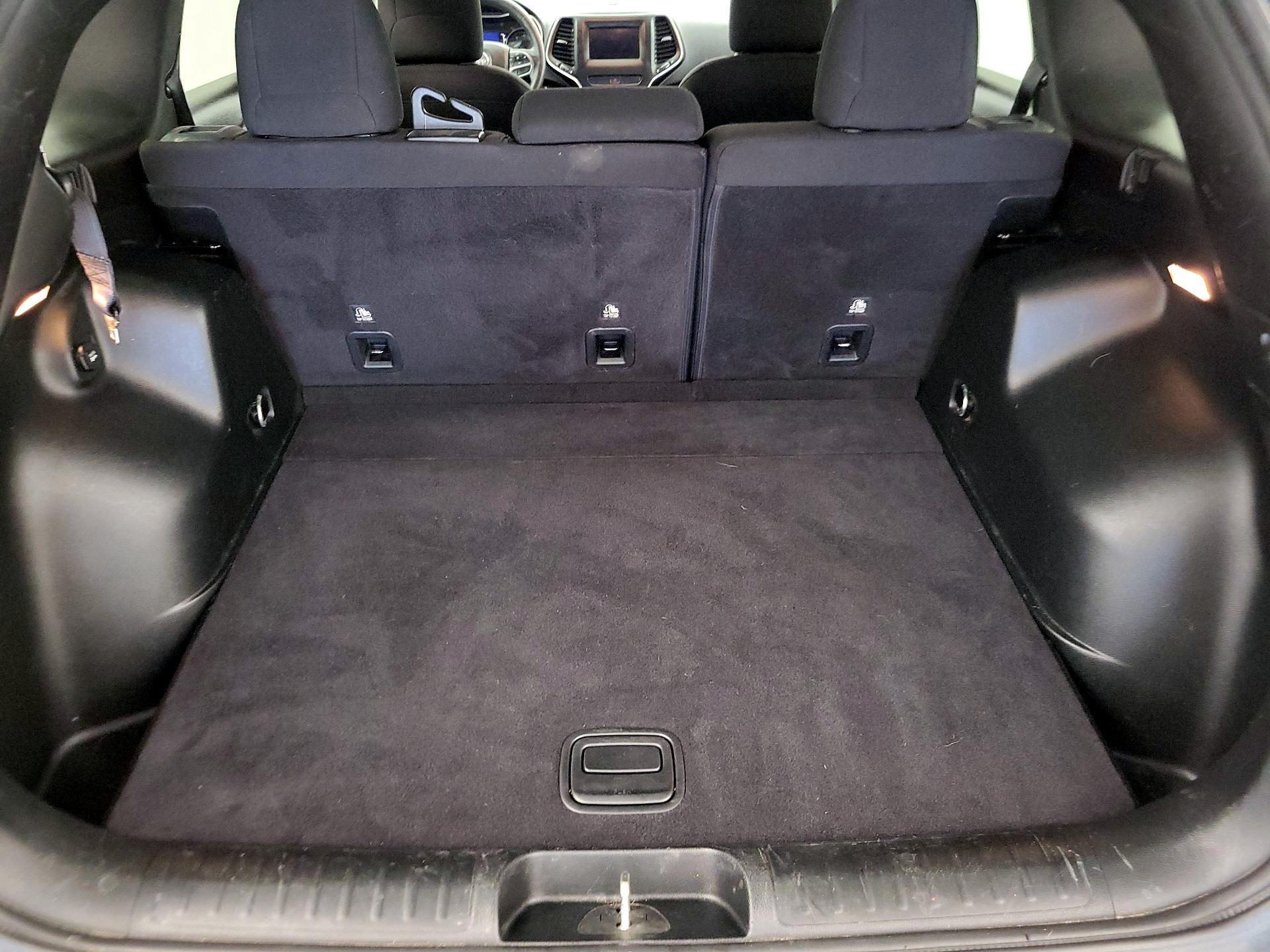 Thumbnail: 2019 Jeep Cherokee - 20