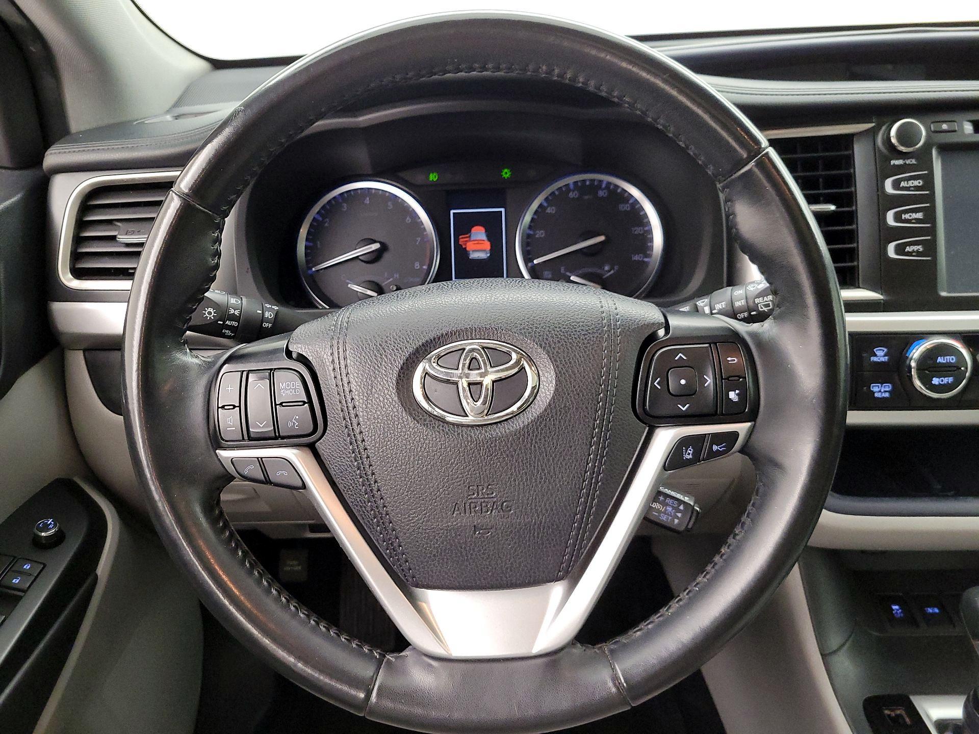 Thumbnail: 2019 Toyota Highlander - 10