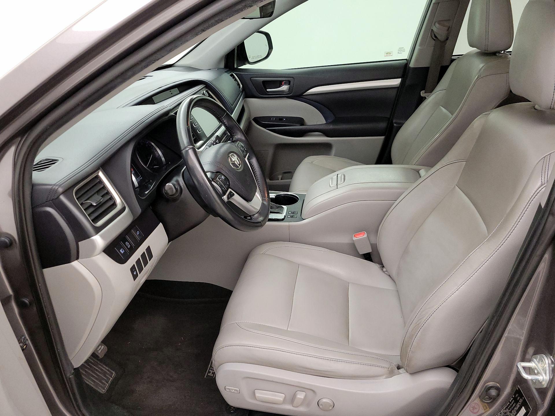 Thumbnail: 2019 Toyota Highlander - 11