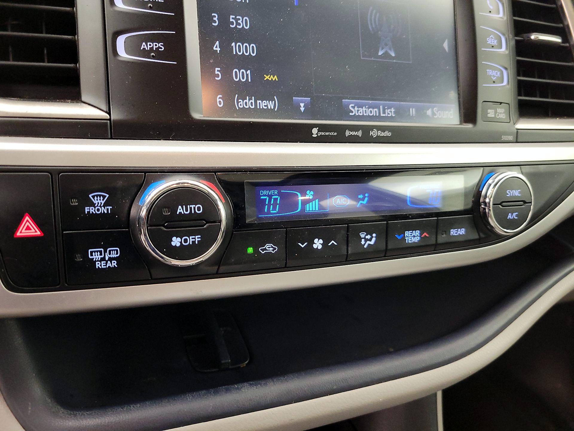 Thumbnail: 2019 Toyota Highlander - 16