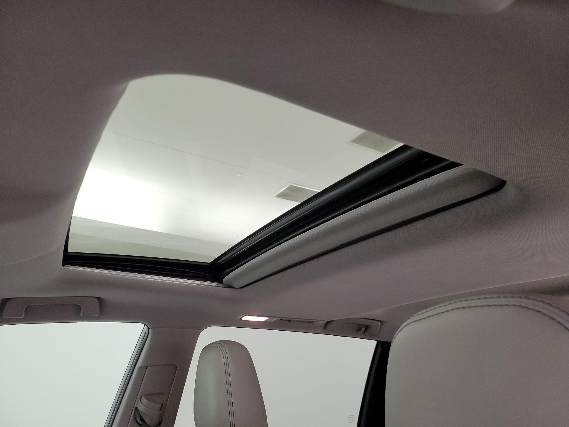 Thumbnail: 2019 Toyota Highlander - 19