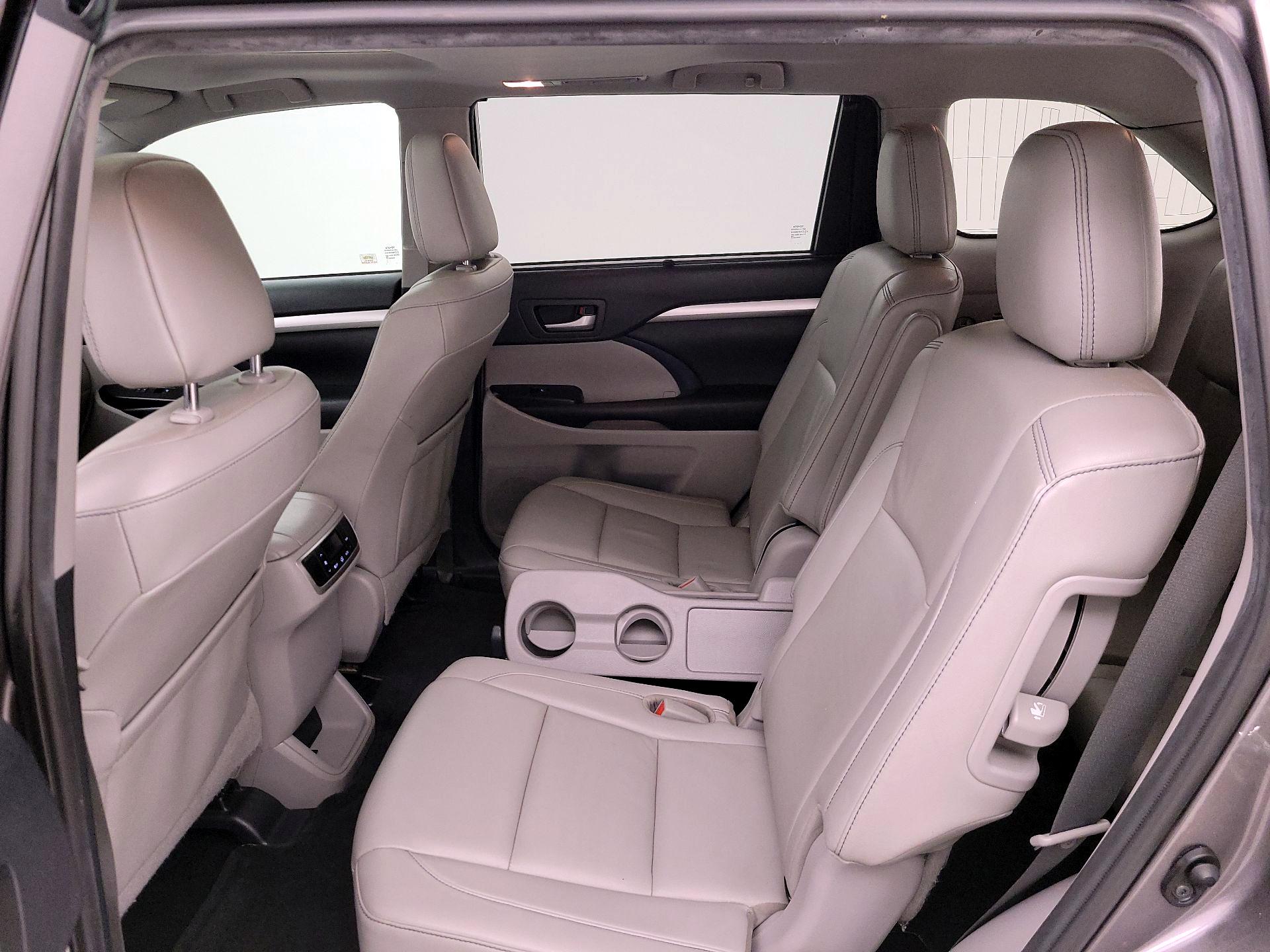 Thumbnail: 2019 Toyota Highlander - 20