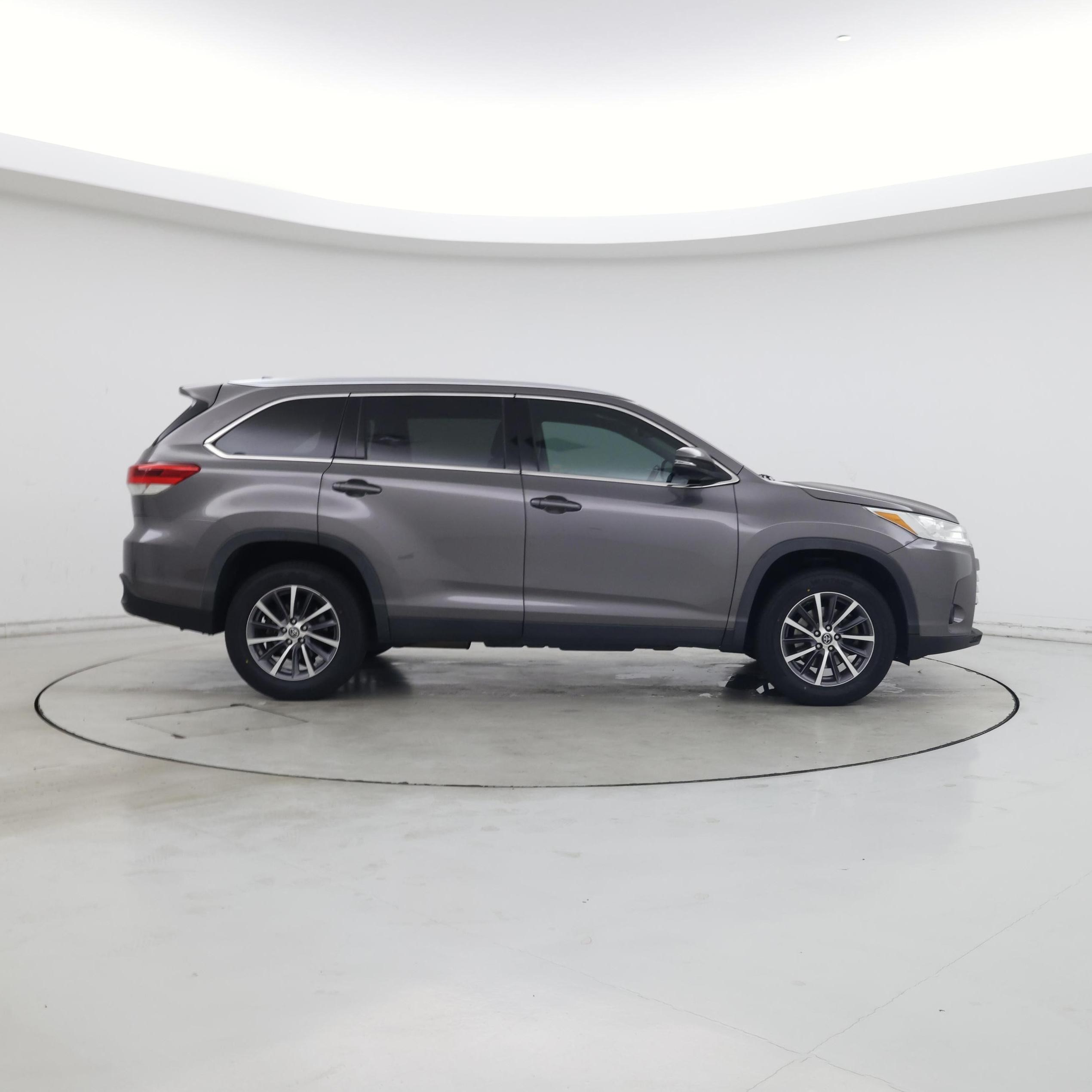 Thumbnail: 2019 Toyota Highlander - 7
