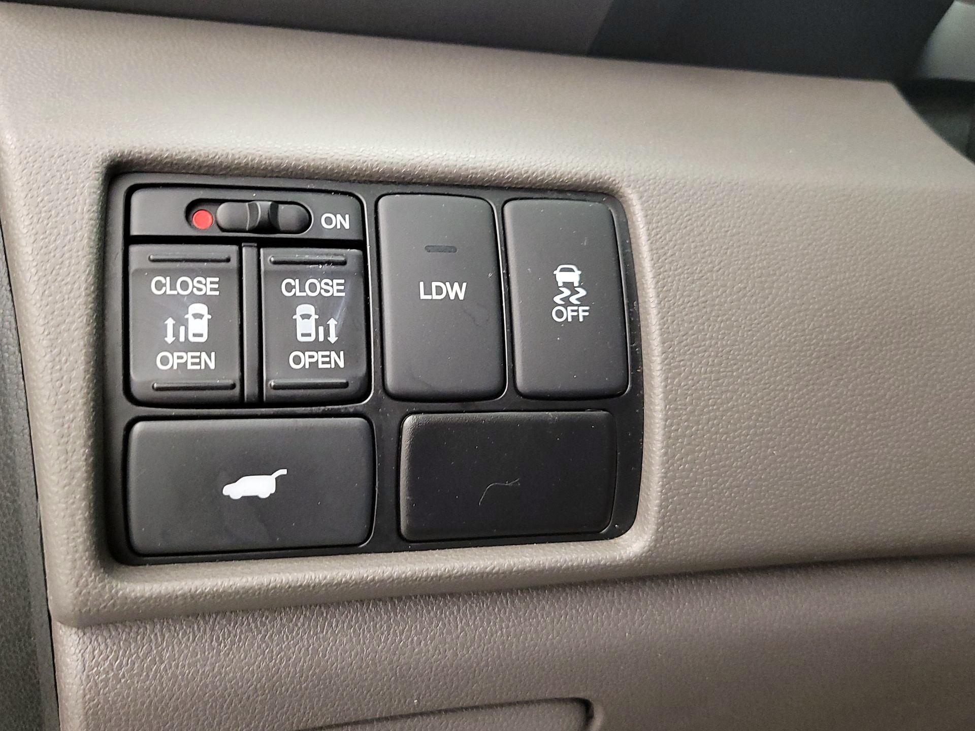 Thumbnail: 2015 Honda Odyssey - 13