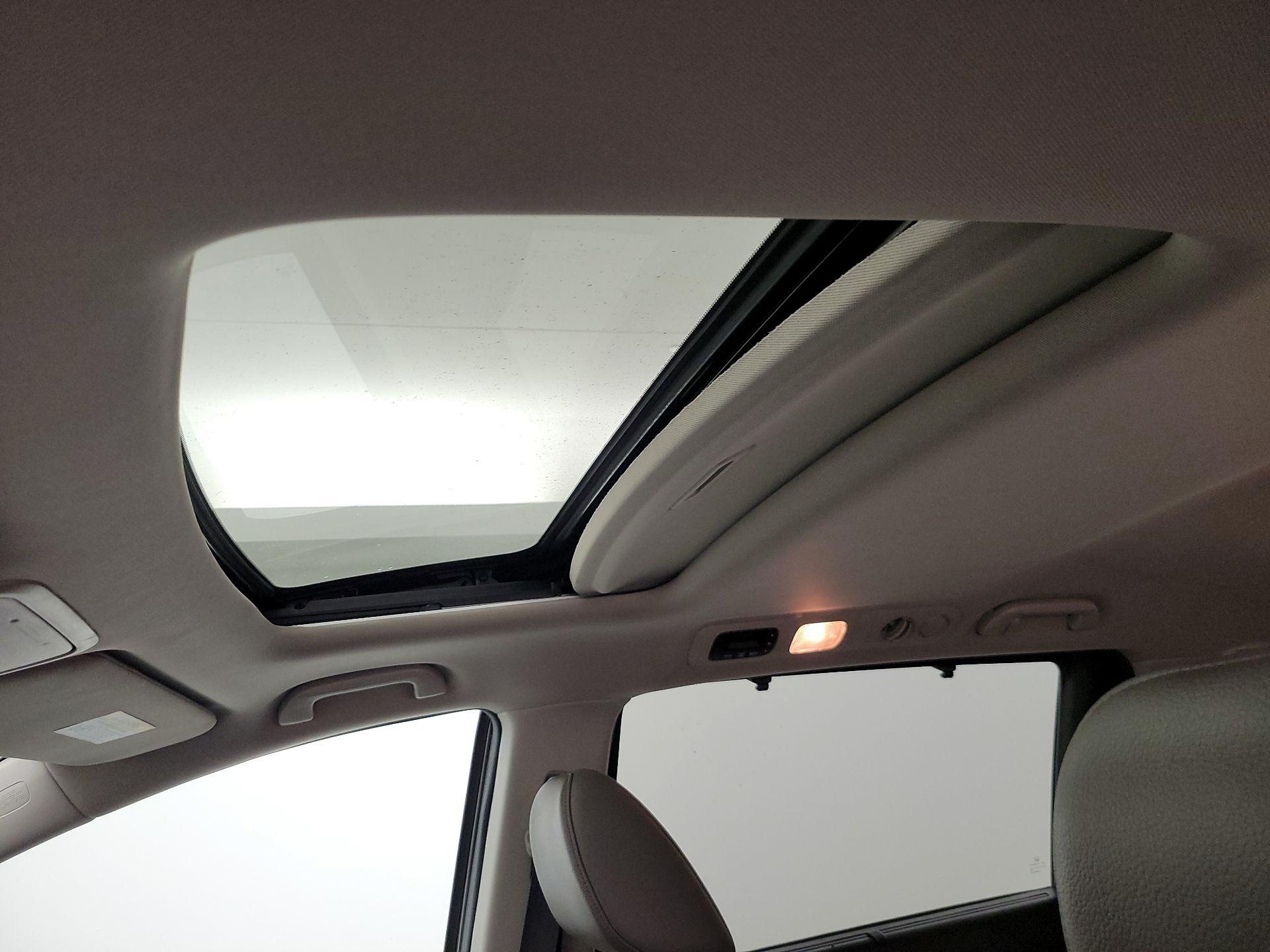 Thumbnail: 2015 Honda Odyssey - 19