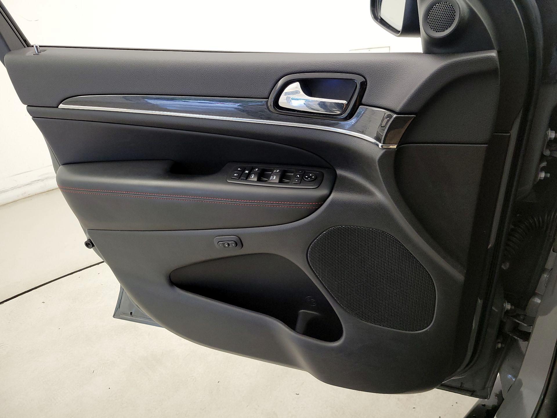 Thumbnail: 2020 Jeep Grand Cherokee - 12