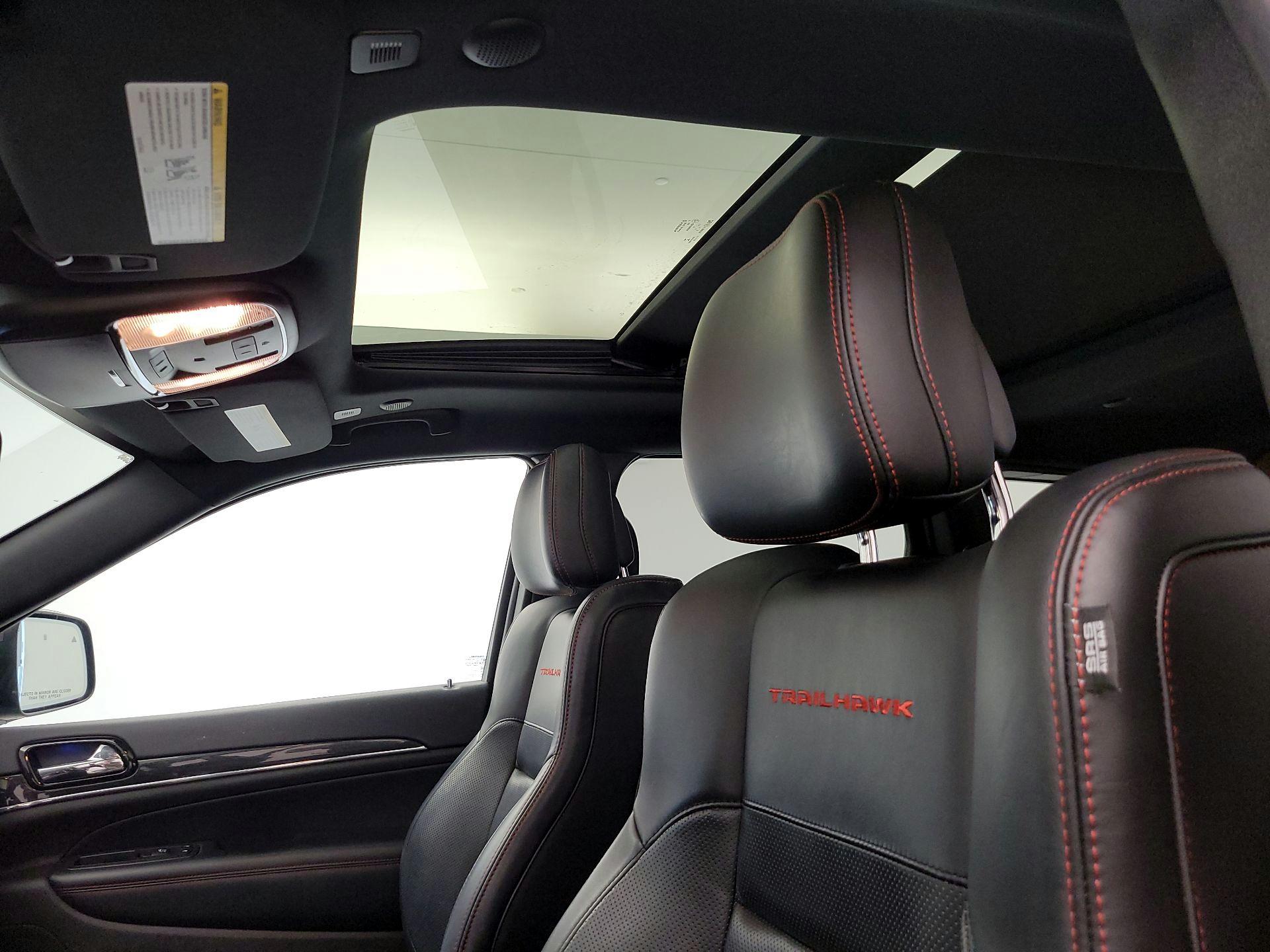 Thumbnail: 2020 Jeep Grand Cherokee - 20