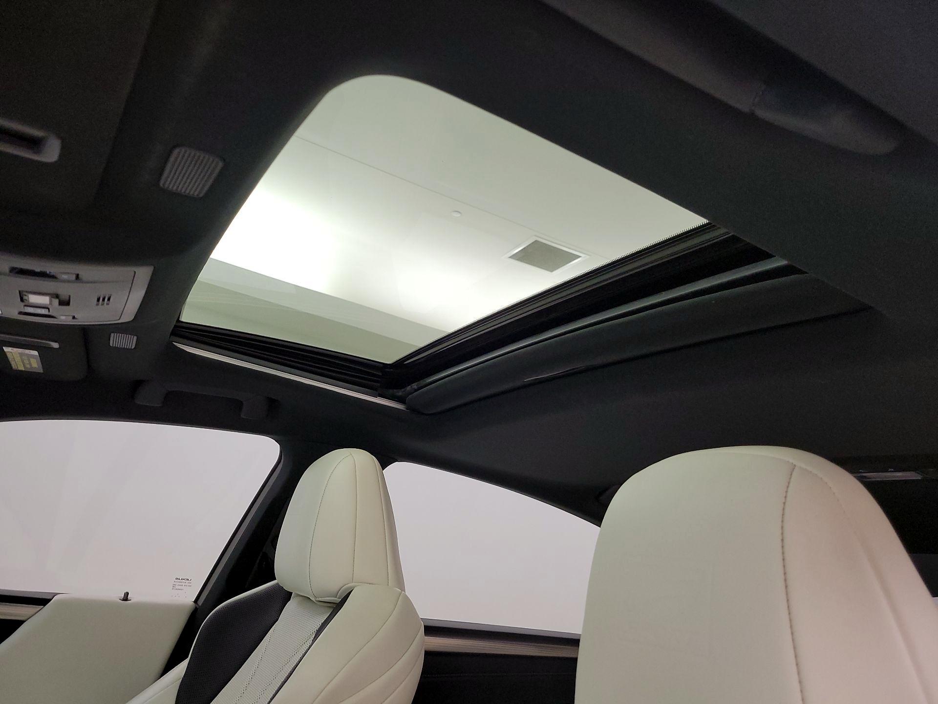 Thumbnail: 2021 Lexus ES - 20