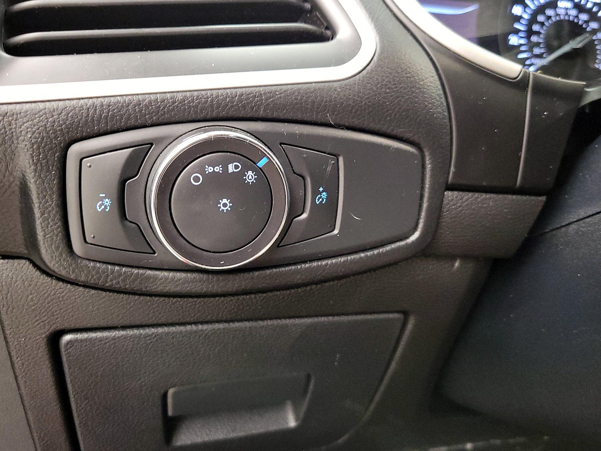 Thumbnail: 2015 Ford Edge - 13