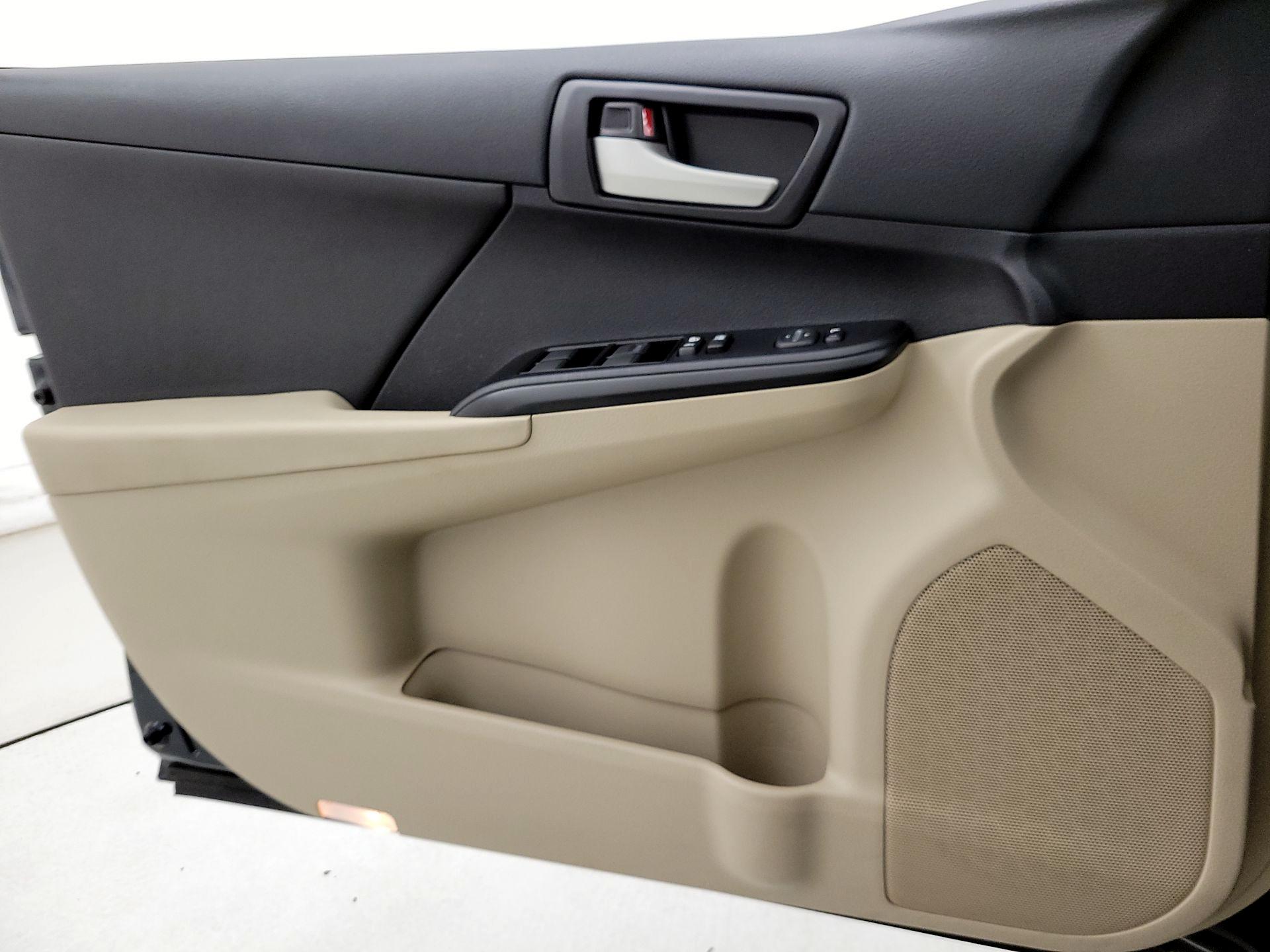 Thumbnail: 2013 Toyota Camry - 12