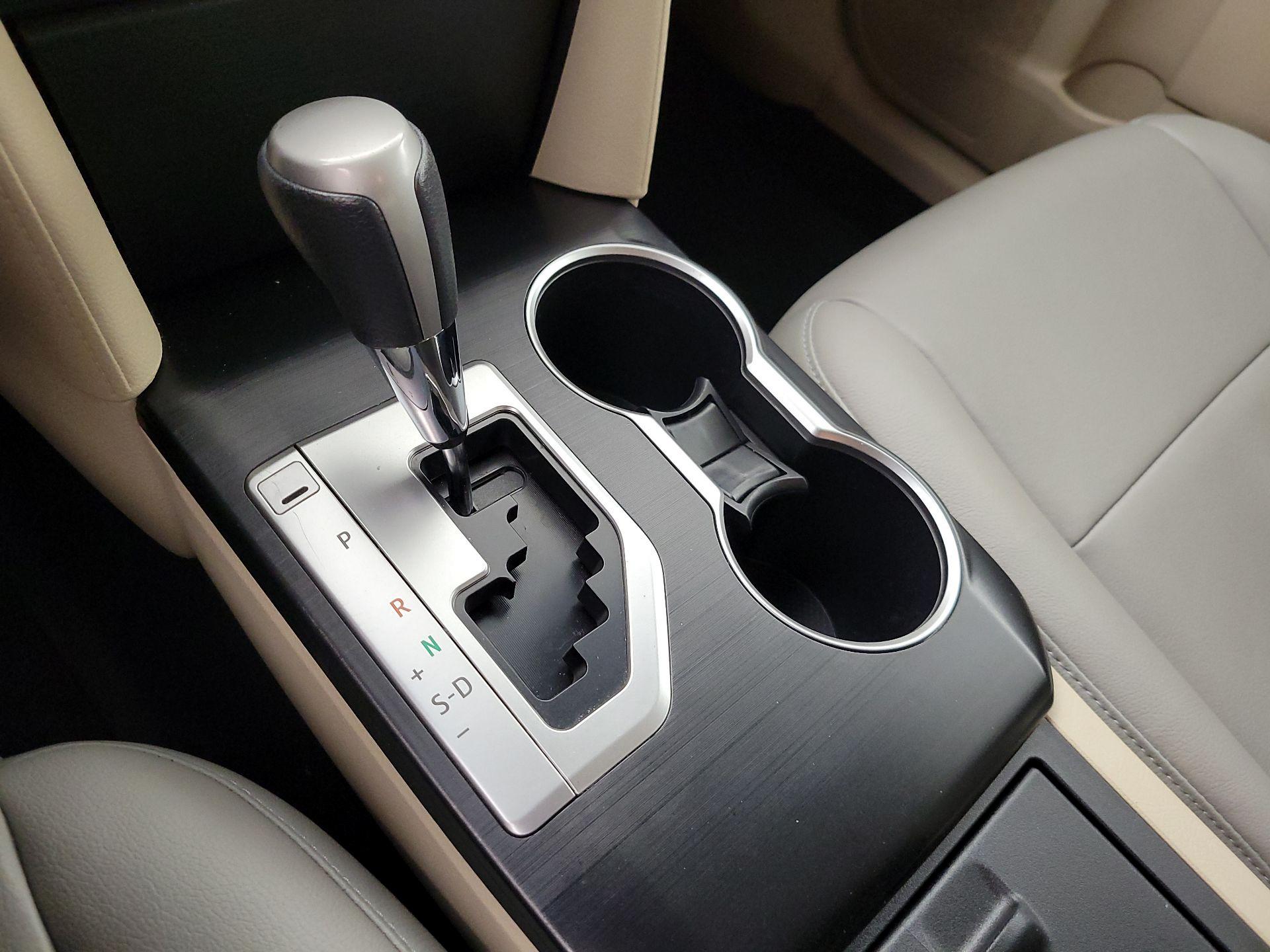 Thumbnail: 2013 Toyota Camry - 16