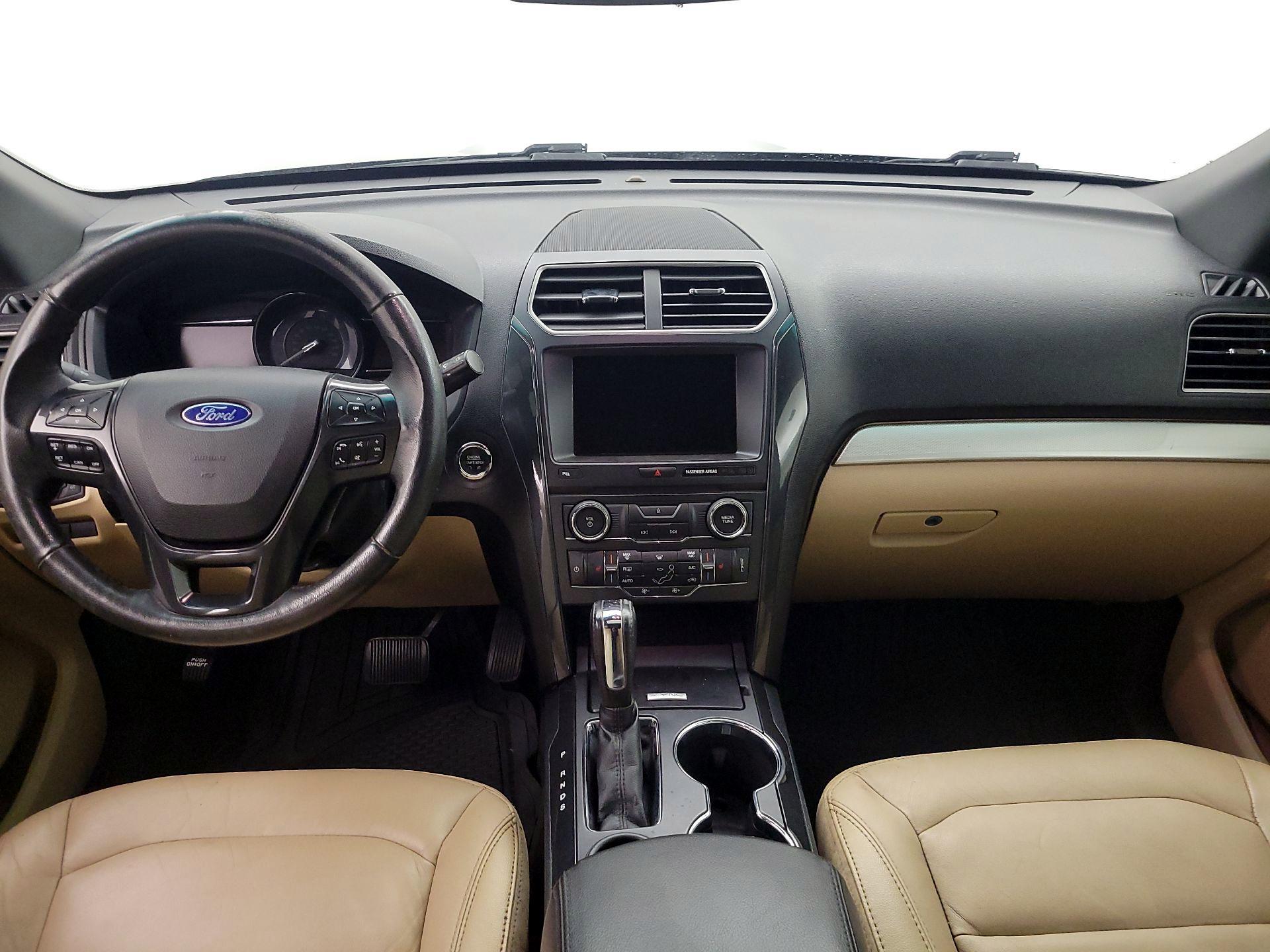 Thumbnail: 2016 Ford Explorer - 9