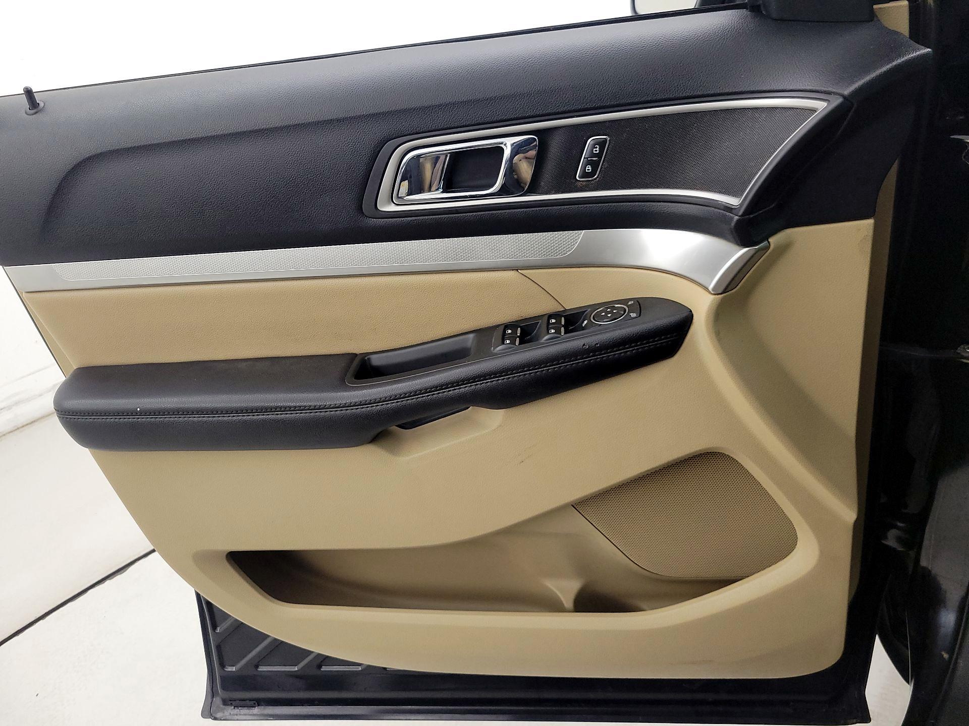 Thumbnail: 2016 Ford Explorer - 12