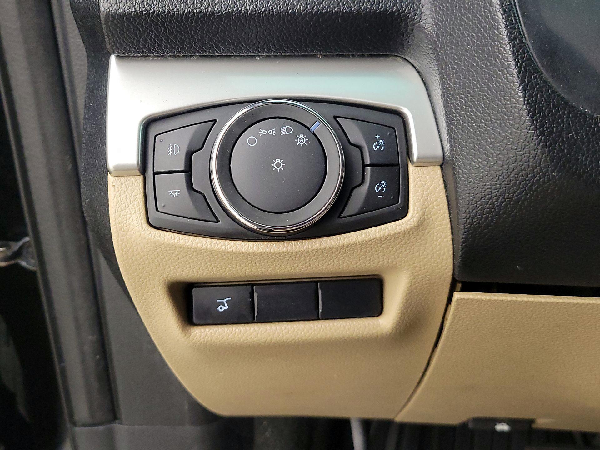 Thumbnail: 2016 Ford Explorer - 13