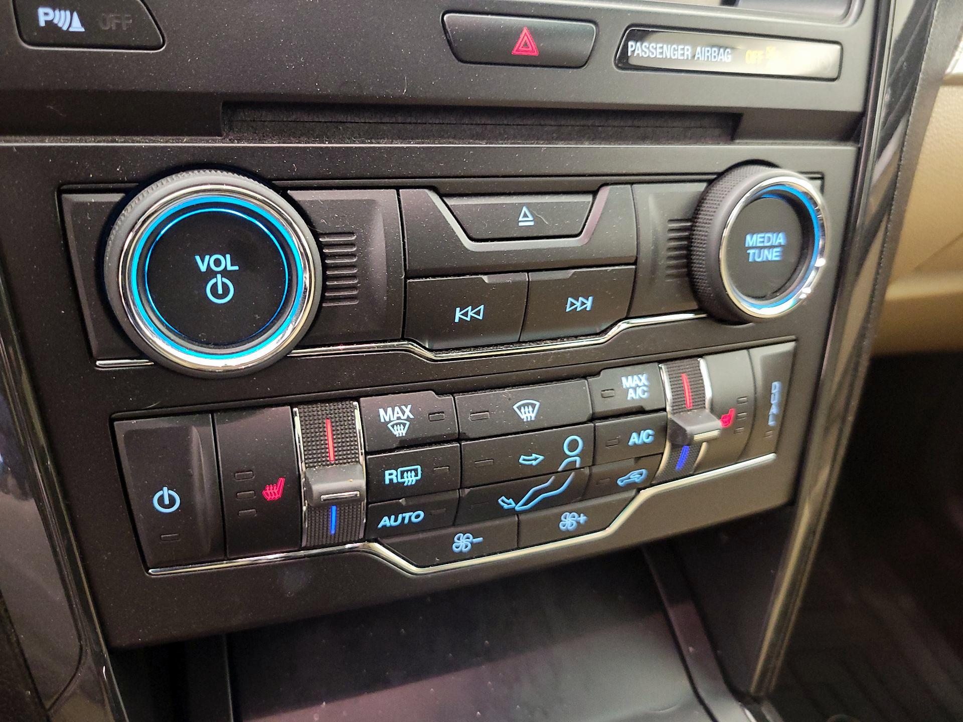 Thumbnail: 2016 Ford Explorer - 17