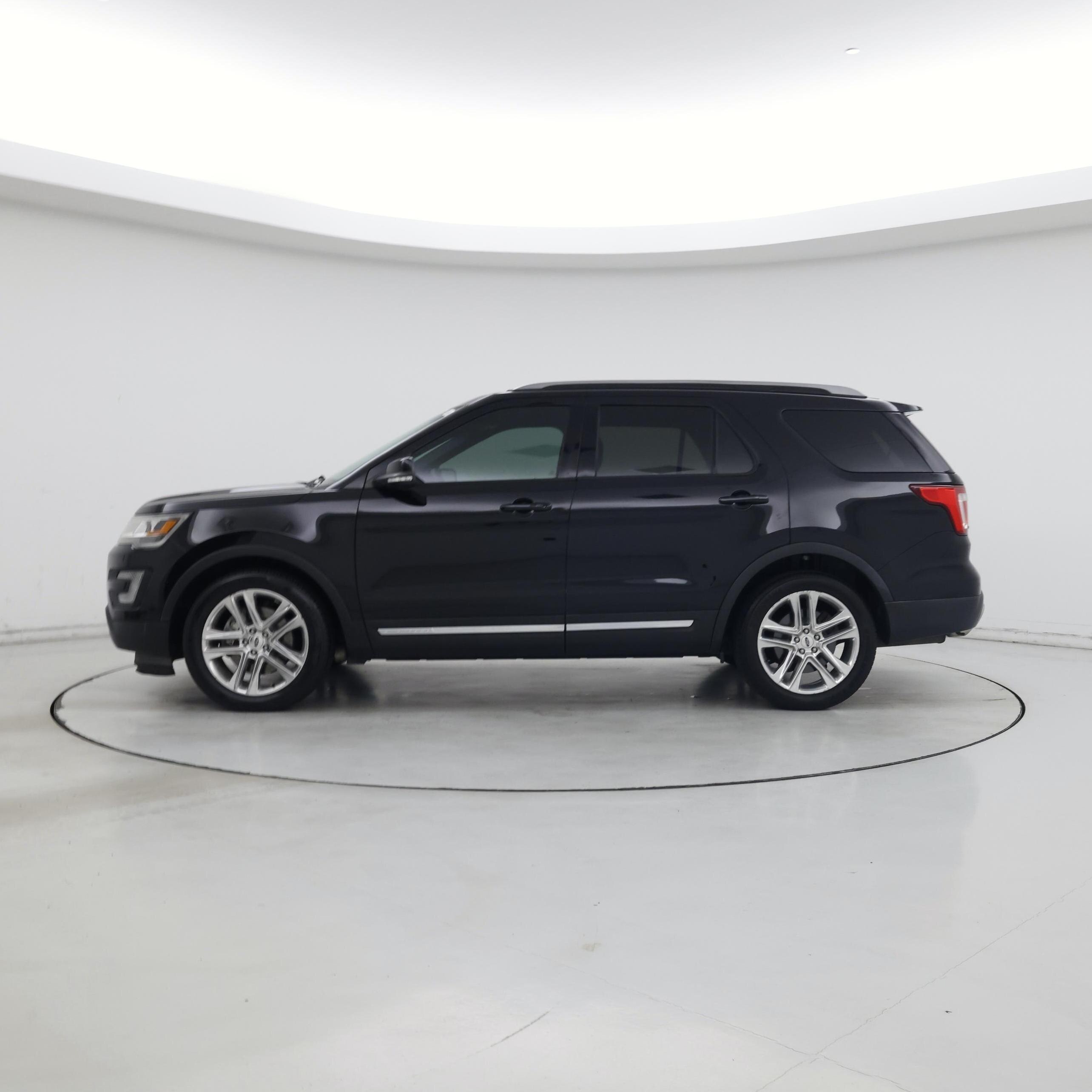 Thumbnail: 2016 Ford Explorer - 3