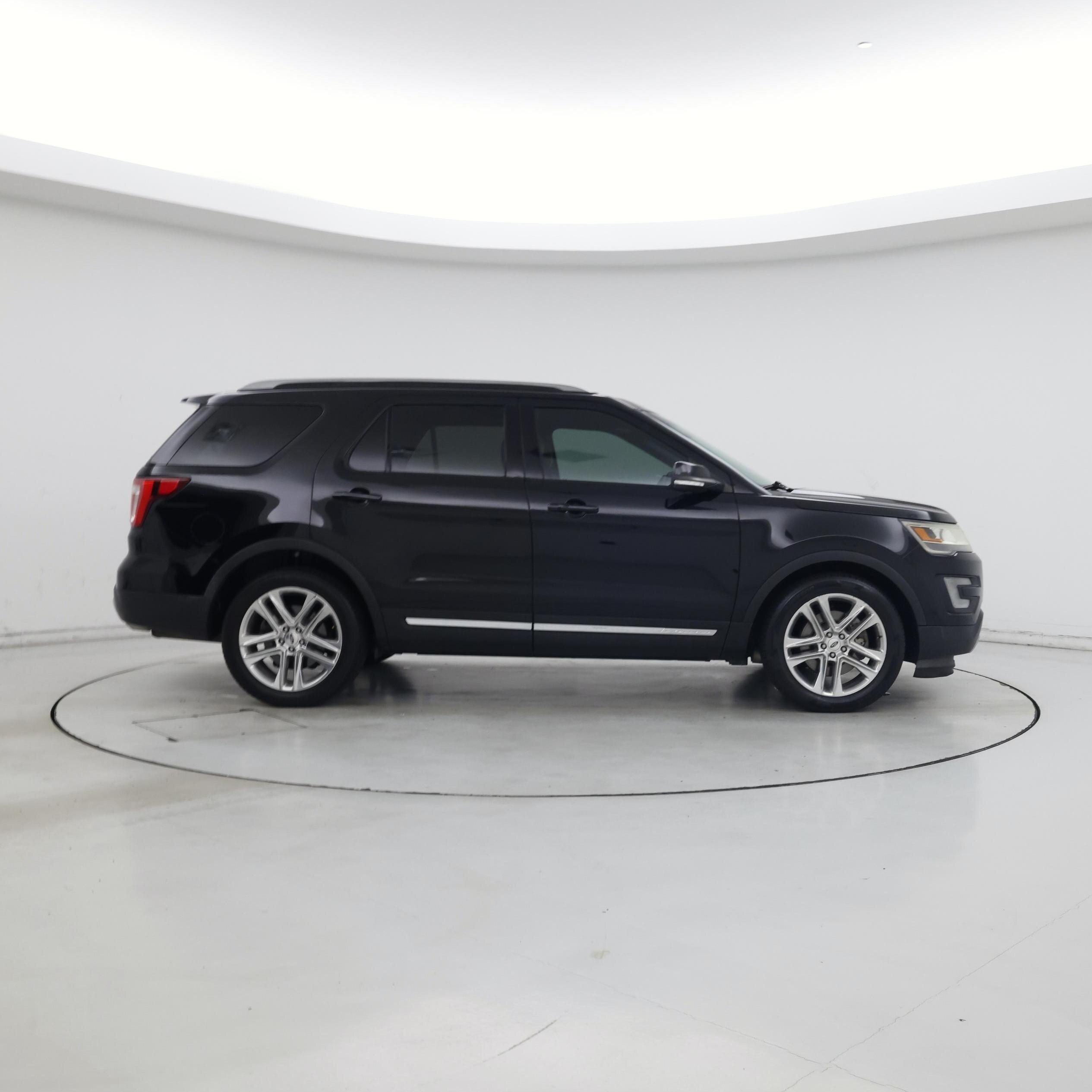 Thumbnail: 2016 Ford Explorer - 7