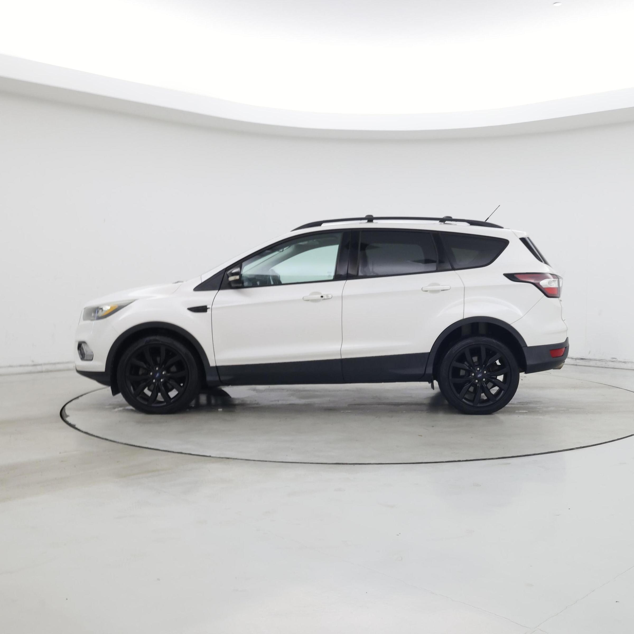 Thumbnail: 2017 Ford Escape - 3