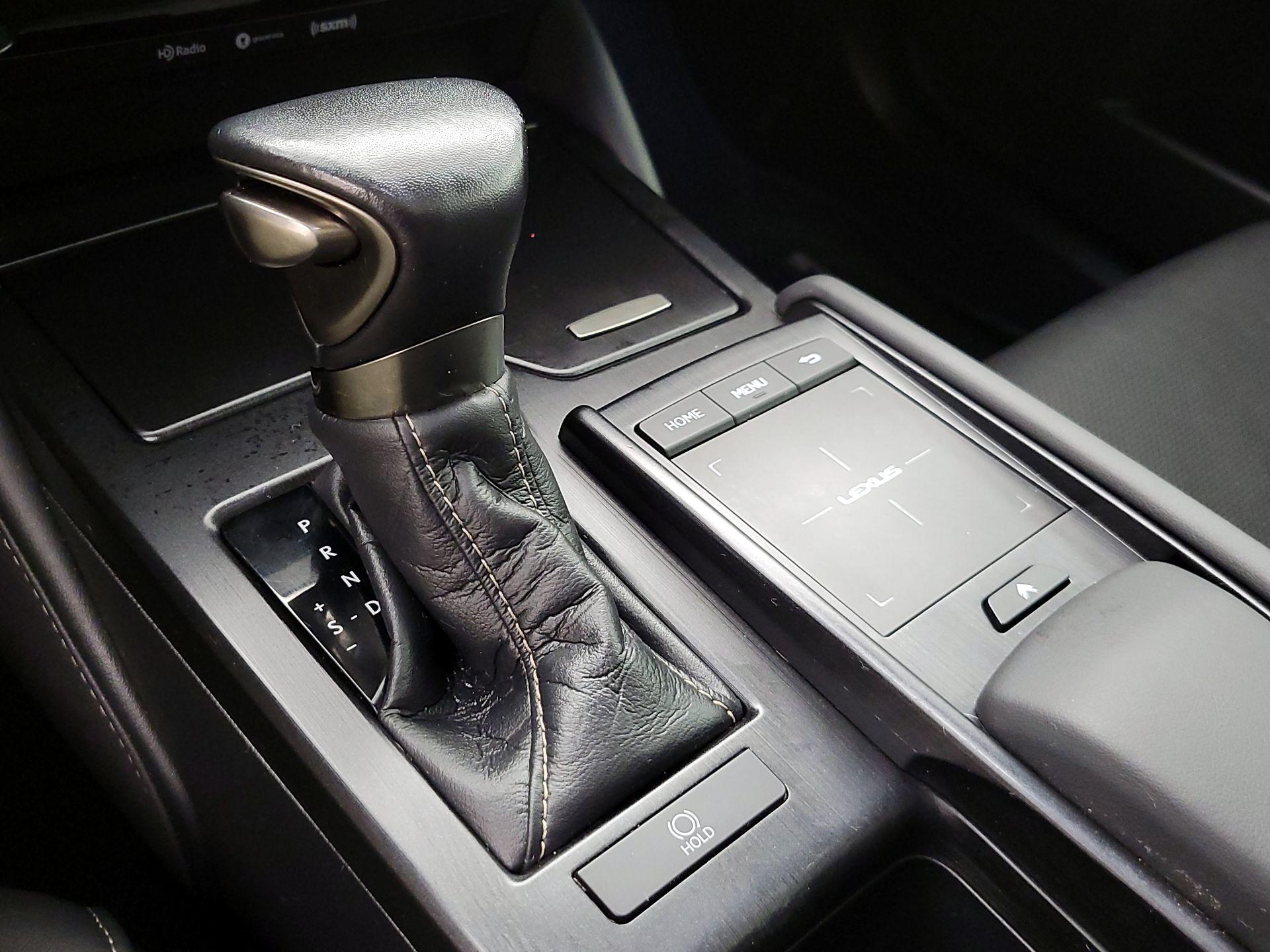 Thumbnail: 2021 Lexus ES - 17
