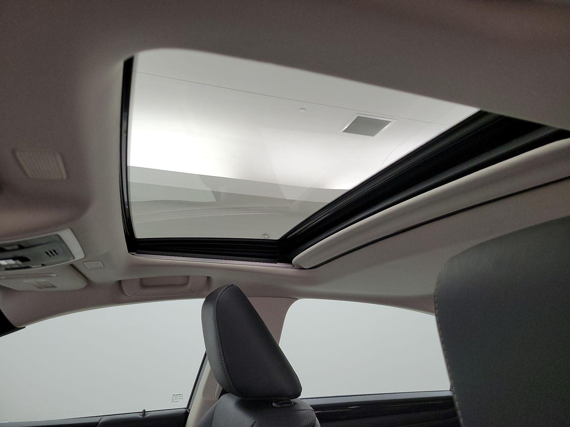 Thumbnail: 2021 Lexus ES - 19