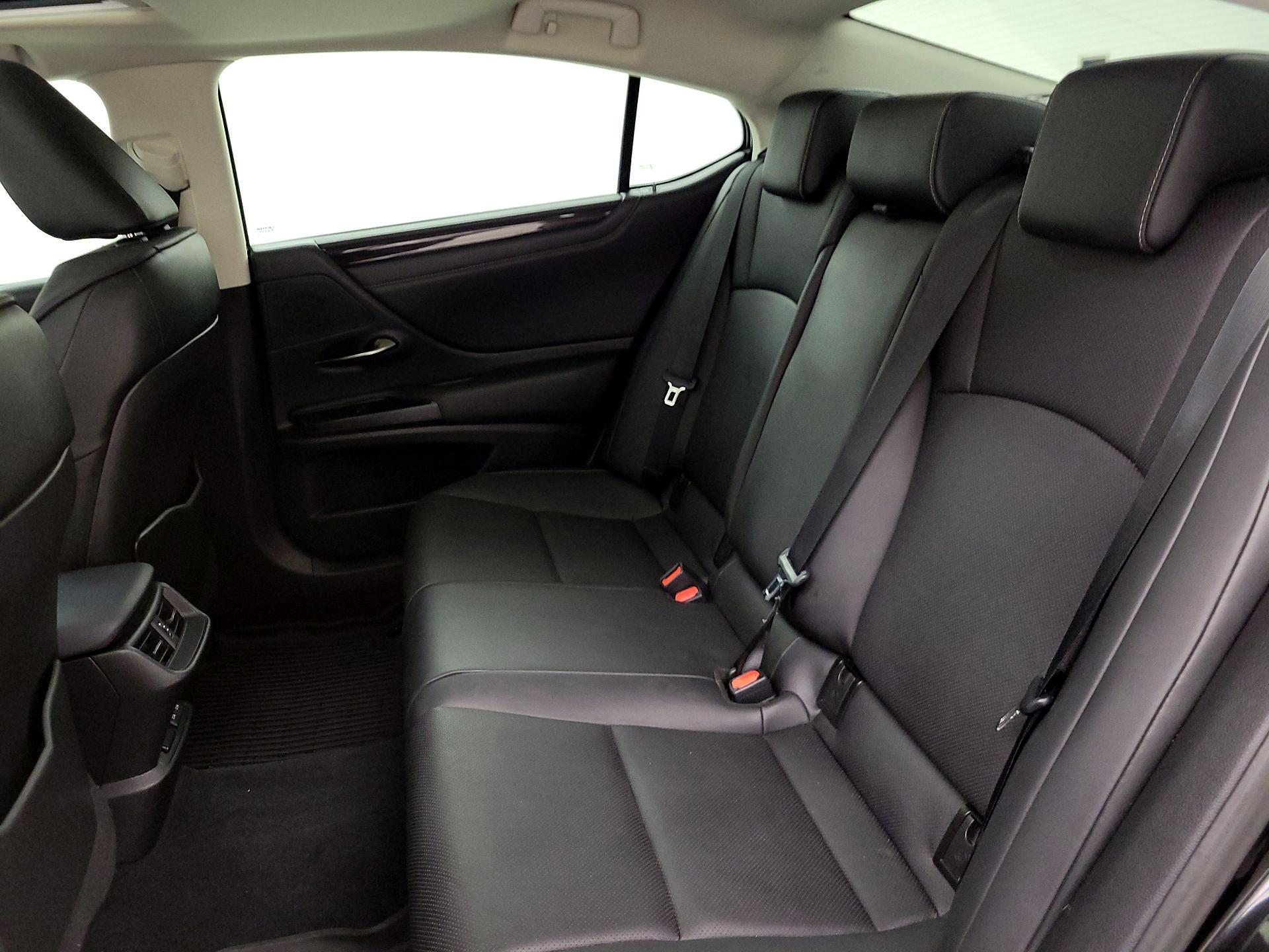 Thumbnail: 2021 Lexus ES - 20