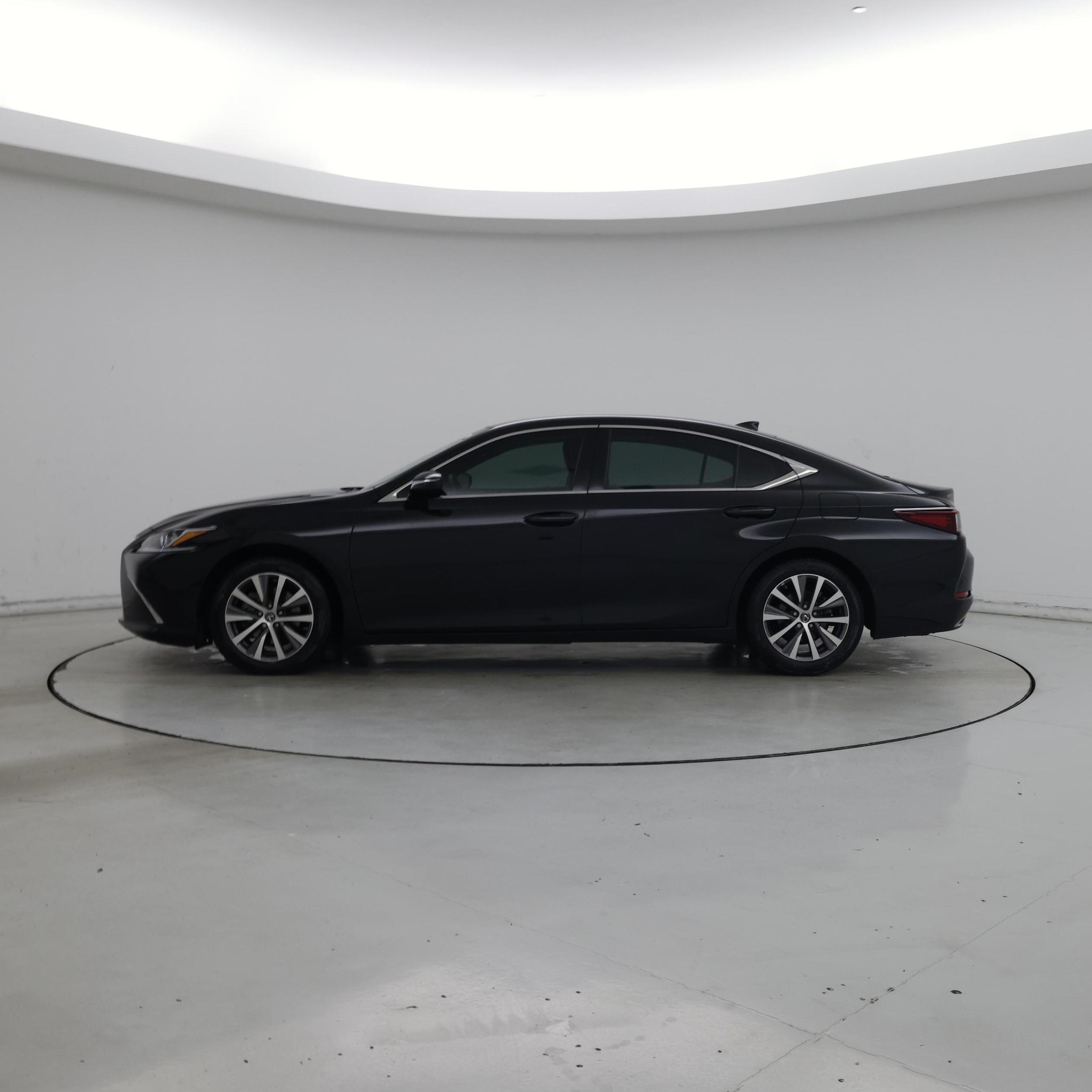 Thumbnail: 2021 Lexus ES - 3