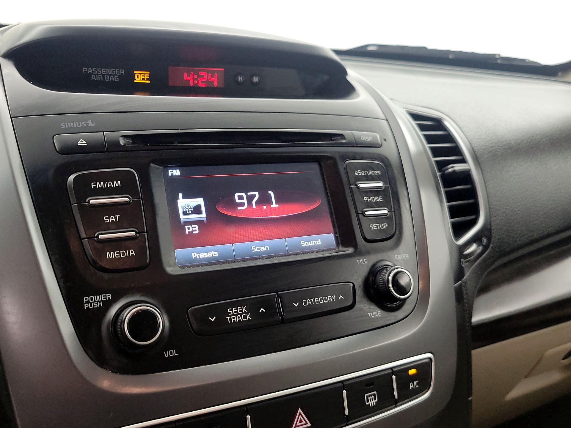 Thumbnail: 2015 Kia Sorento - 15