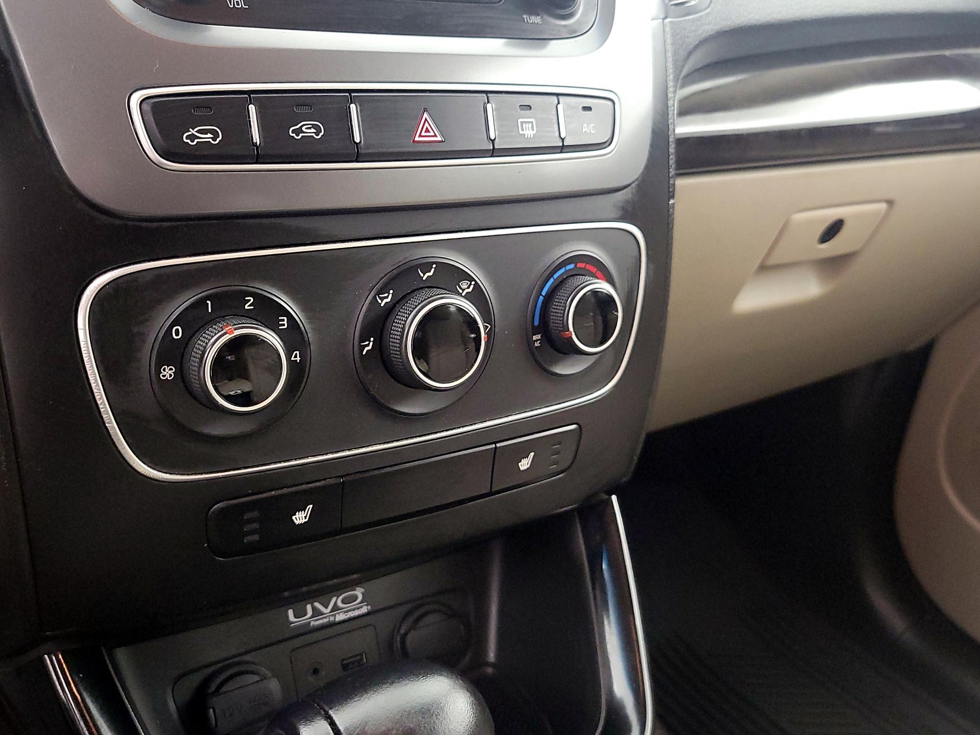 Thumbnail: 2015 Kia Sorento - 16