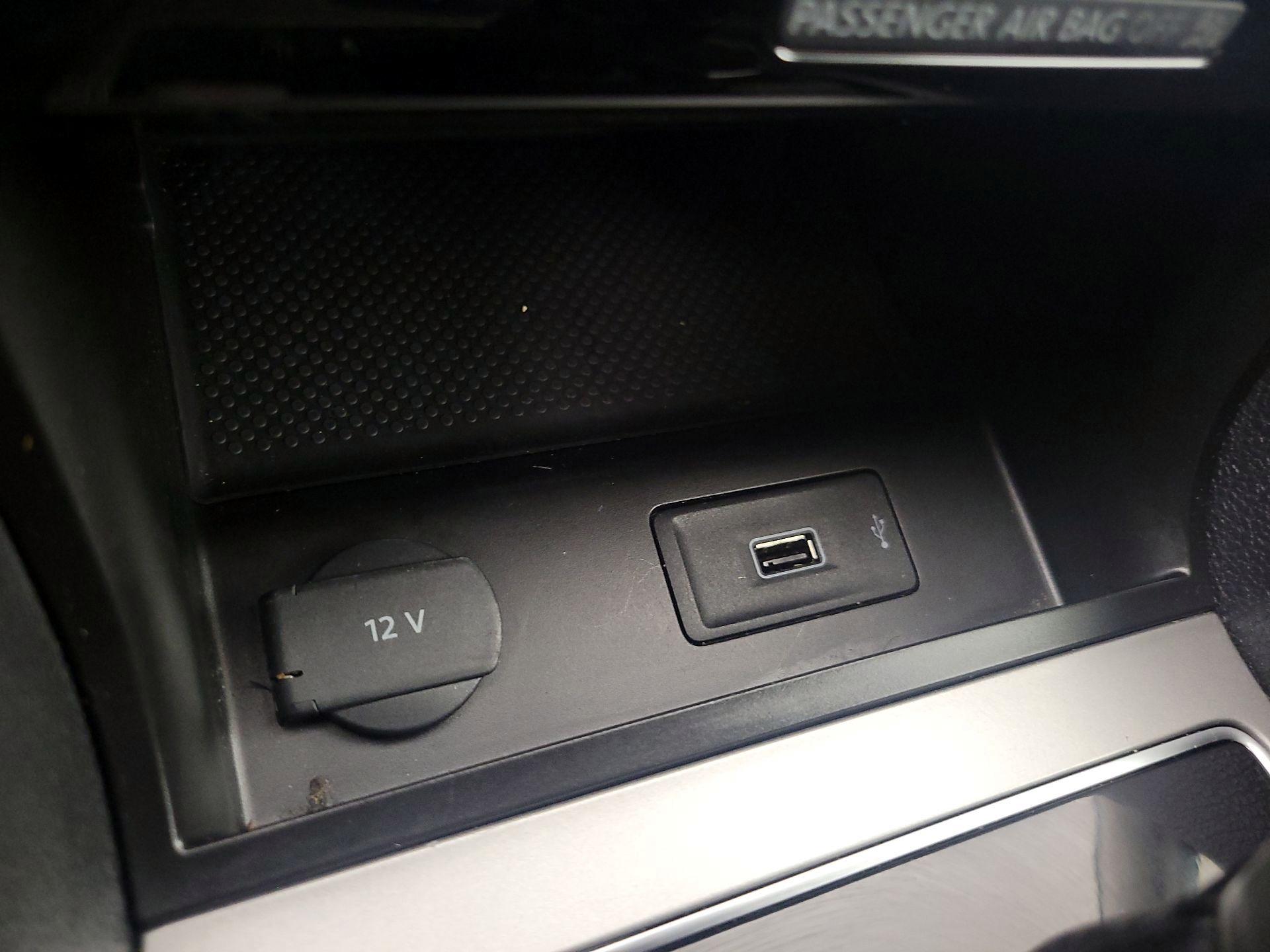 Thumbnail: 2021 Volkswagen Passat - 18