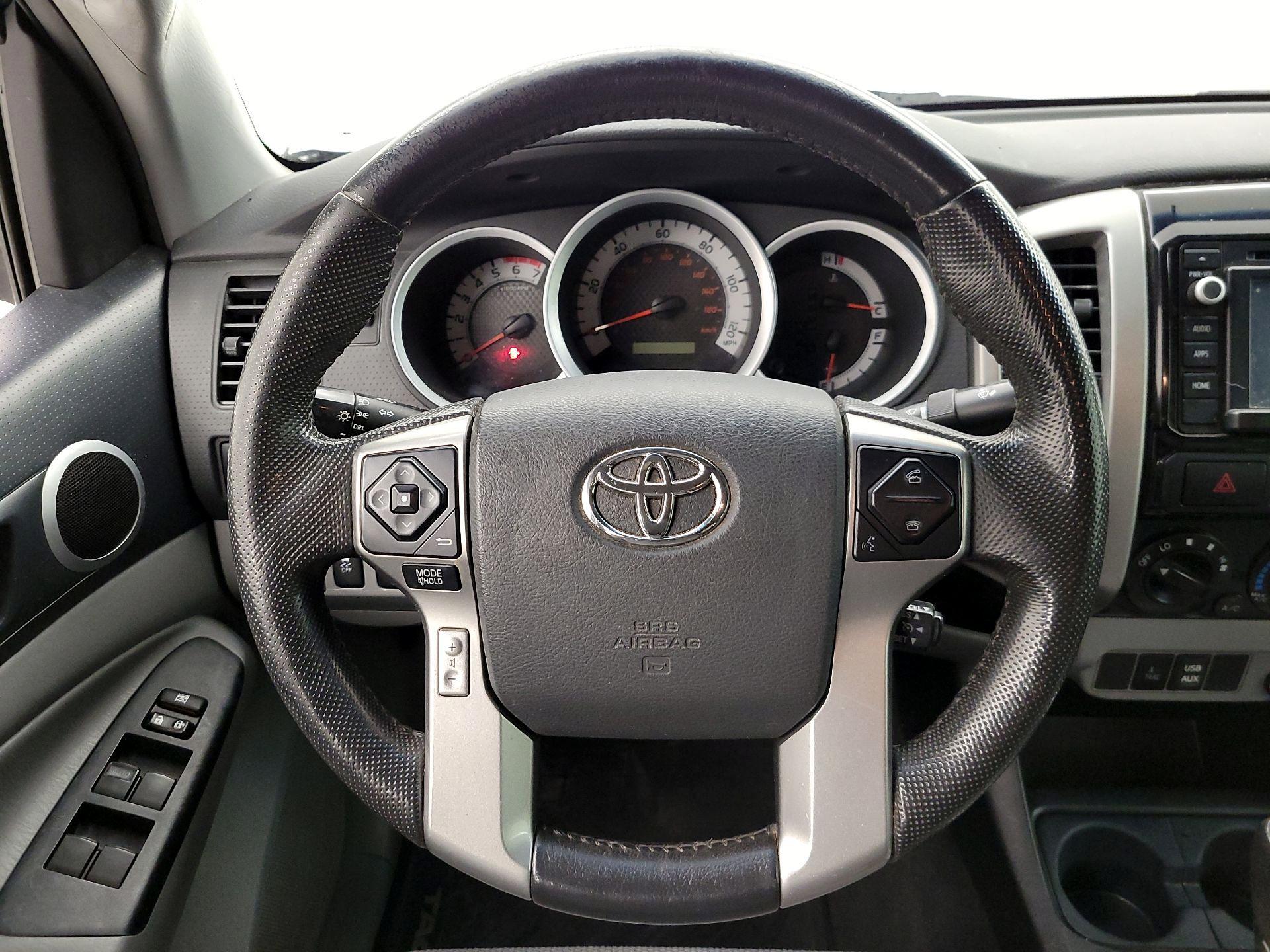 Thumbnail: 2015 Toyota Tacoma - 10