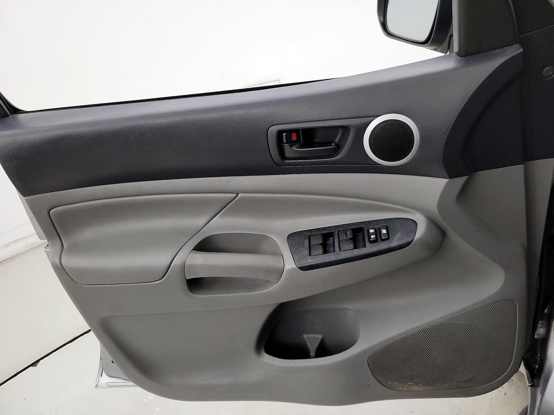 Thumbnail: 2015 Toyota Tacoma - 12