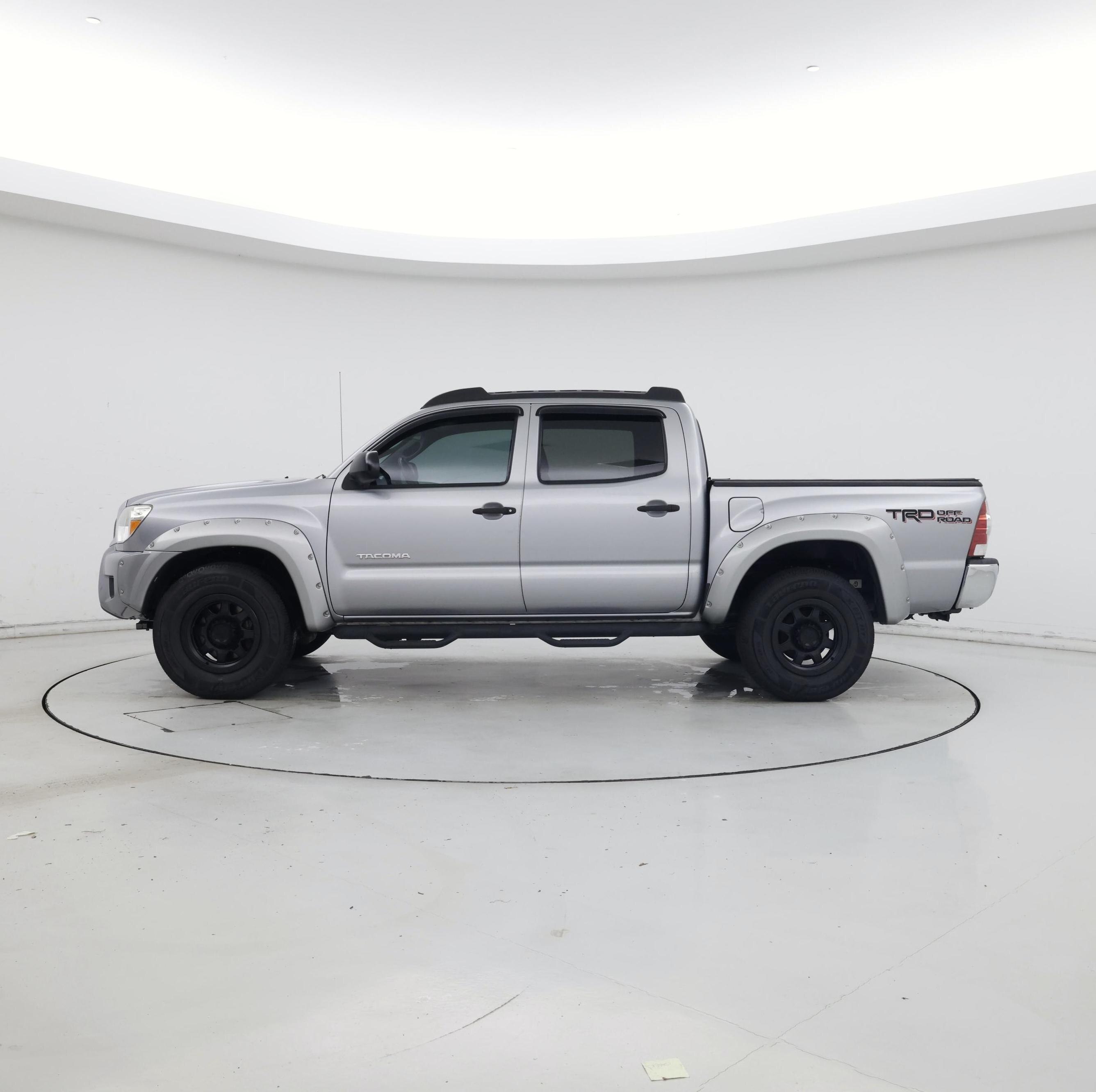 Thumbnail: 2015 Toyota Tacoma - 3