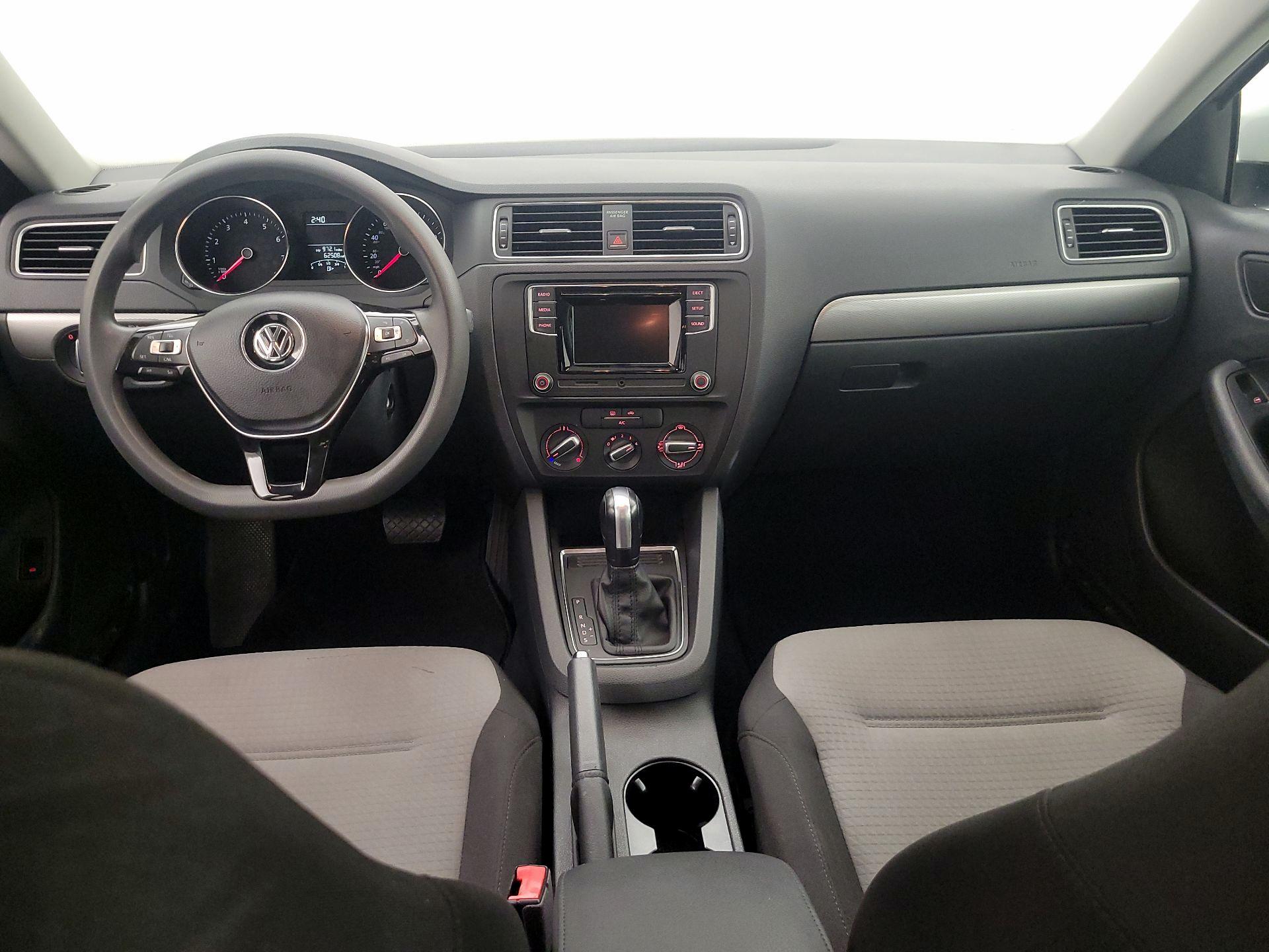 Thumbnail: 2017 Volkswagen Jetta - 9