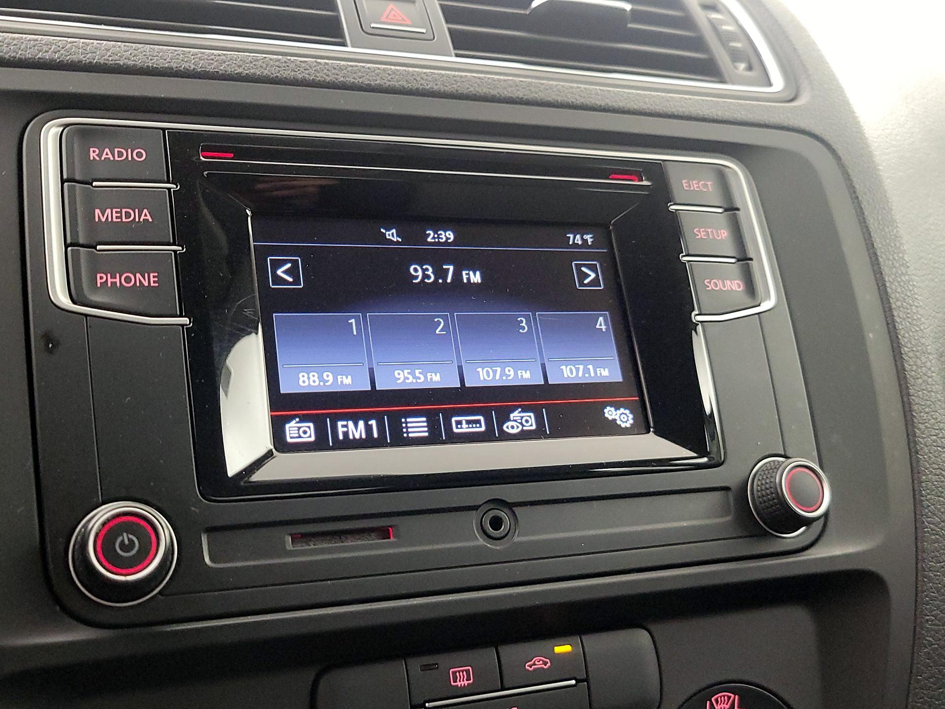 Thumbnail: 2017 Volkswagen Jetta - 15