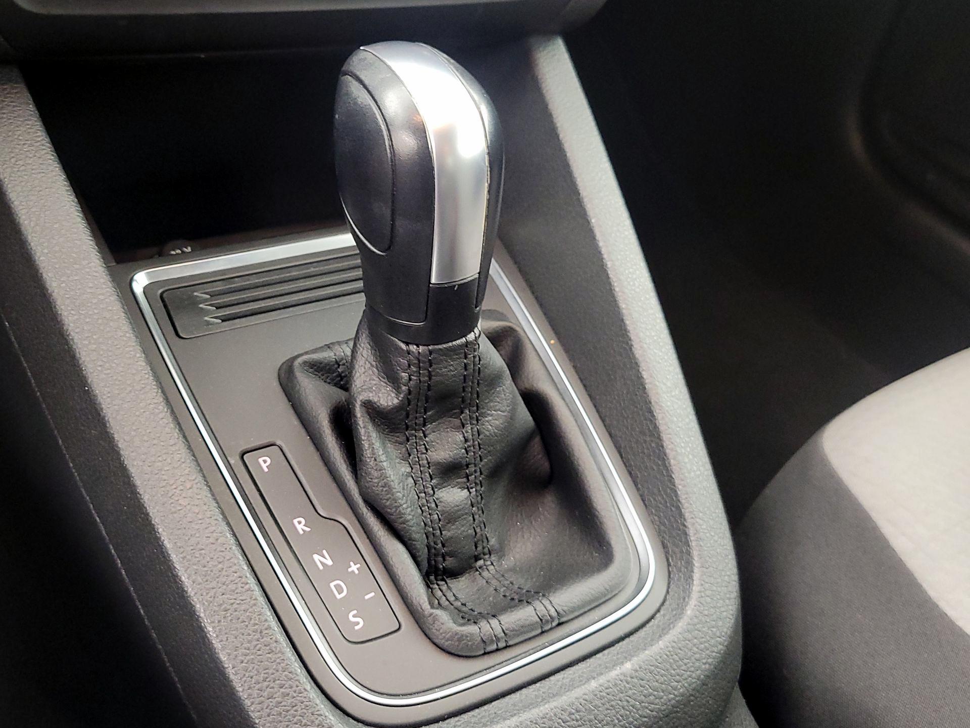 Thumbnail: 2017 Volkswagen Jetta - 17
