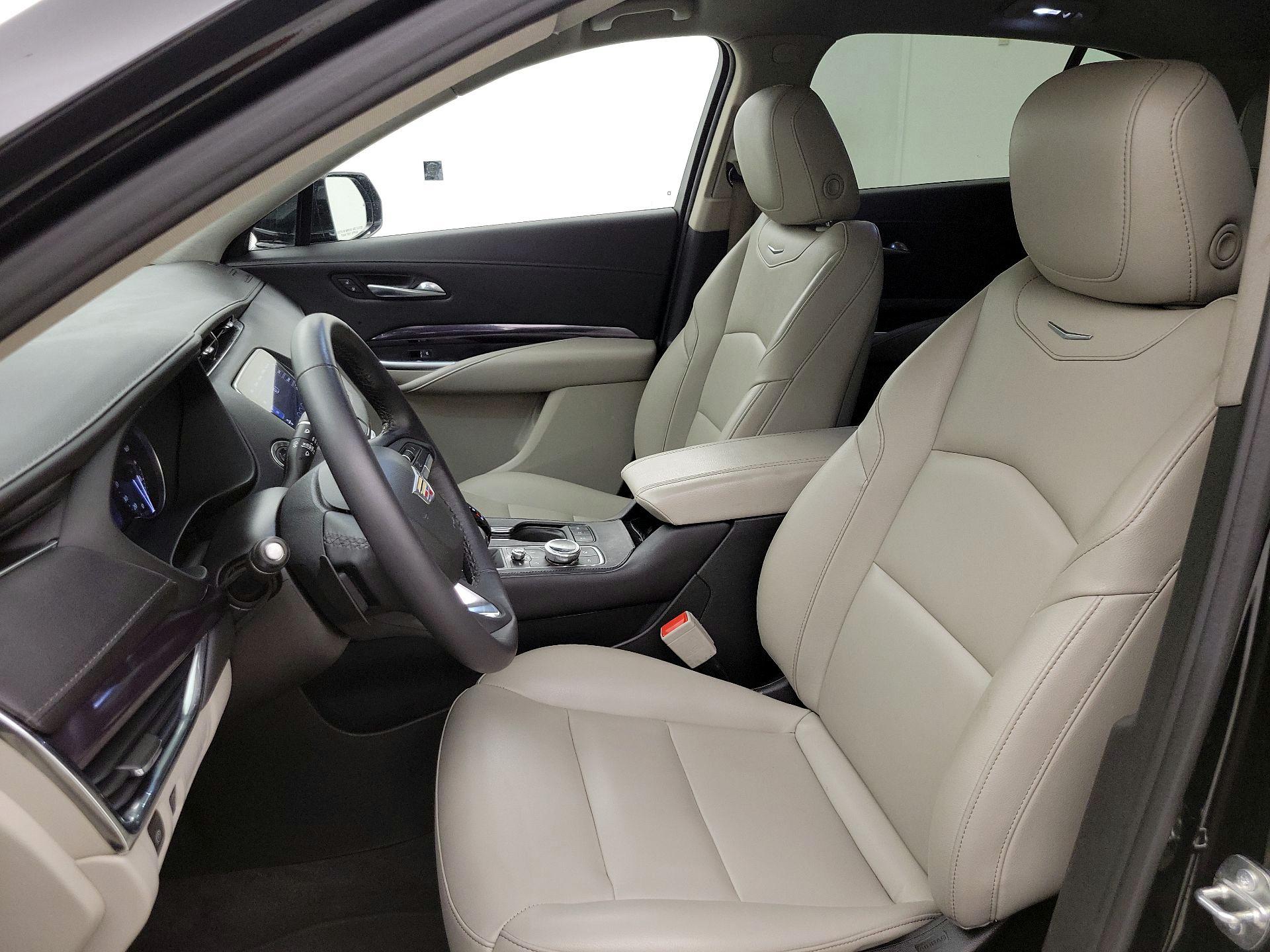 Thumbnail: 2023 Cadillac XT4 - 11