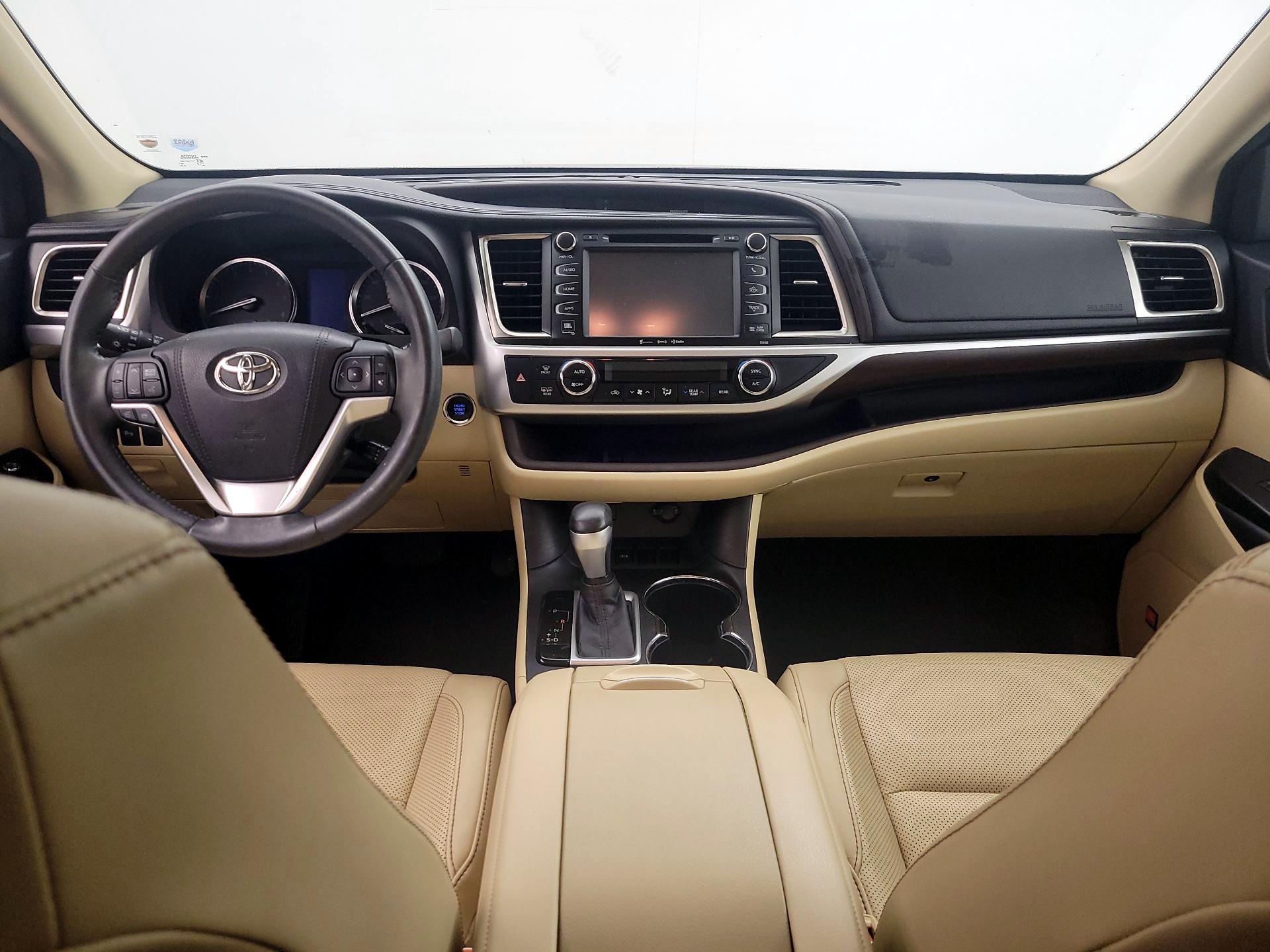 Thumbnail: 2016 Toyota Highlander - 9