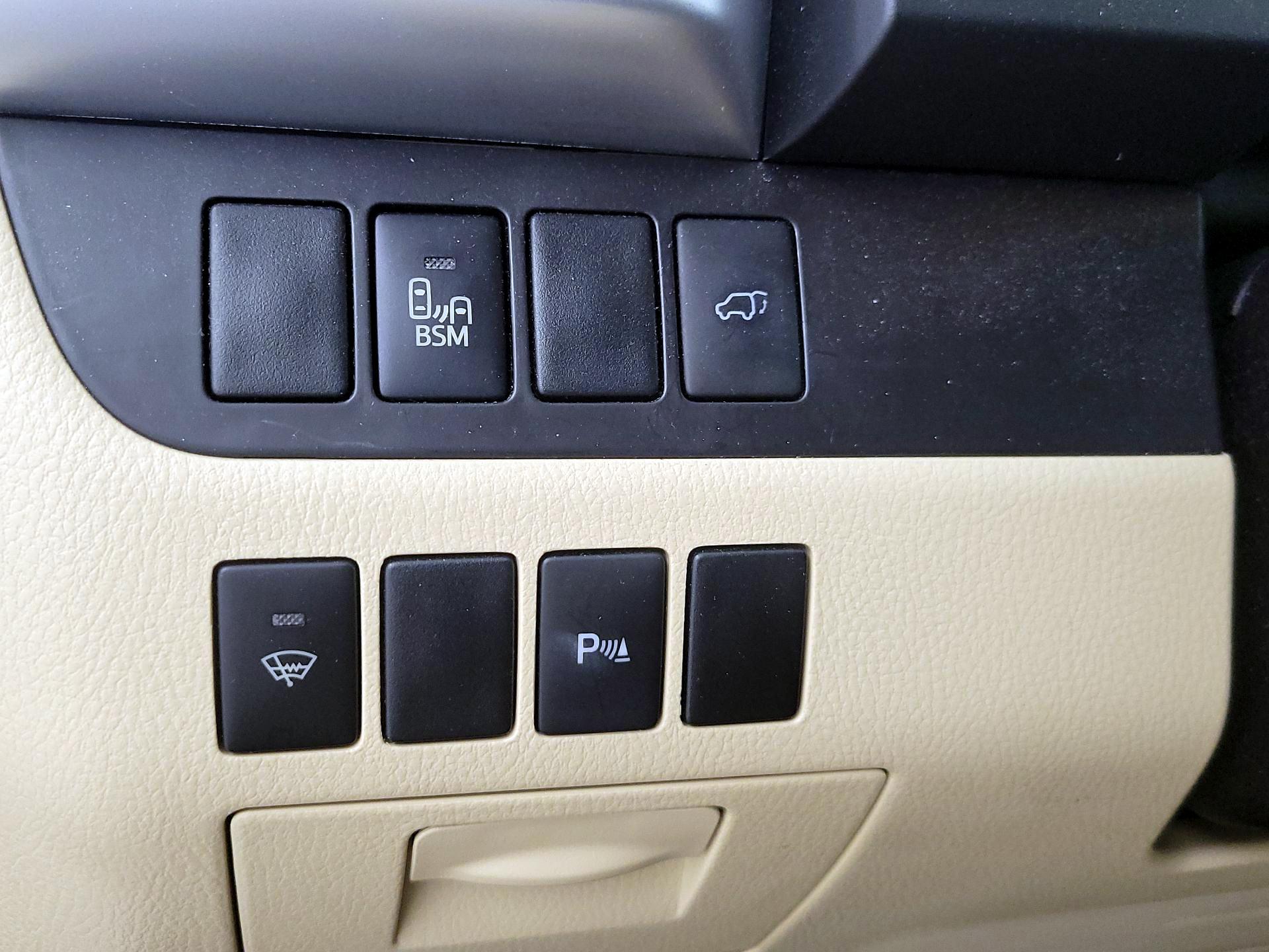 Thumbnail: 2016 Toyota Highlander - 13