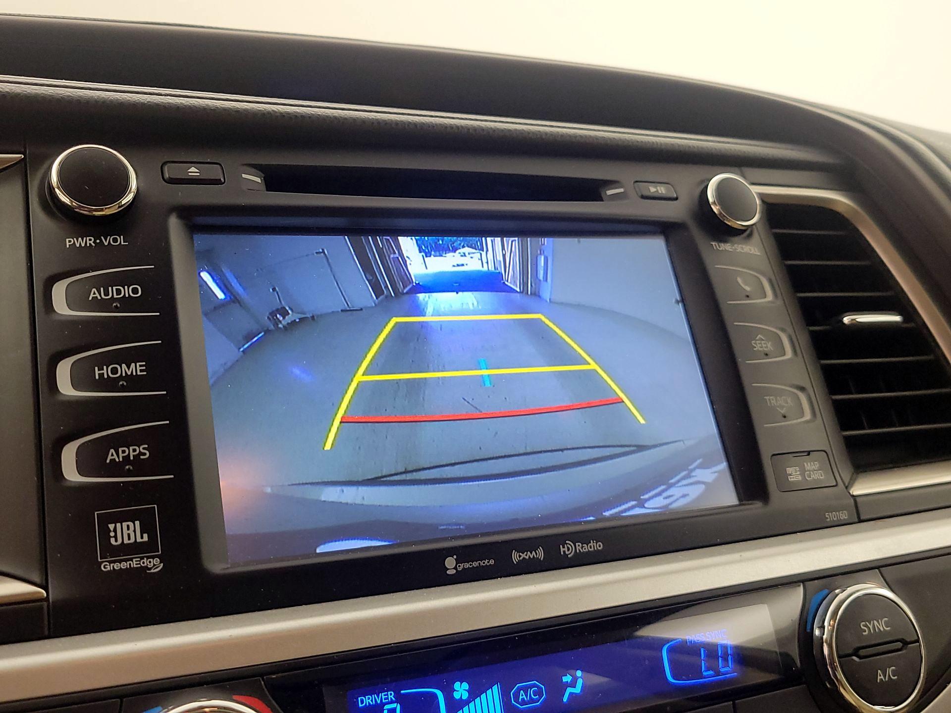 Thumbnail: 2016 Toyota Highlander - 15