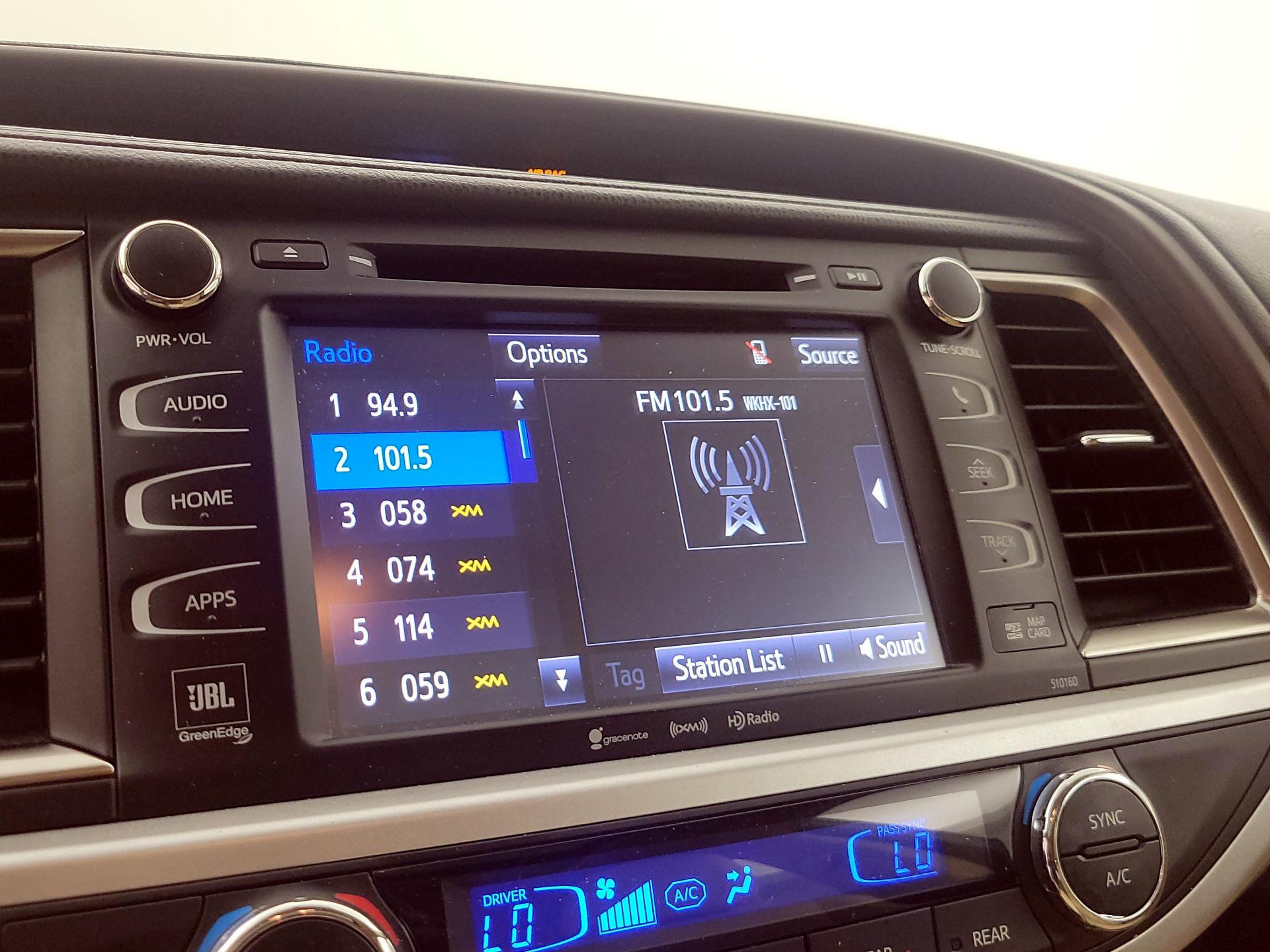 Thumbnail: 2016 Toyota Highlander - 16