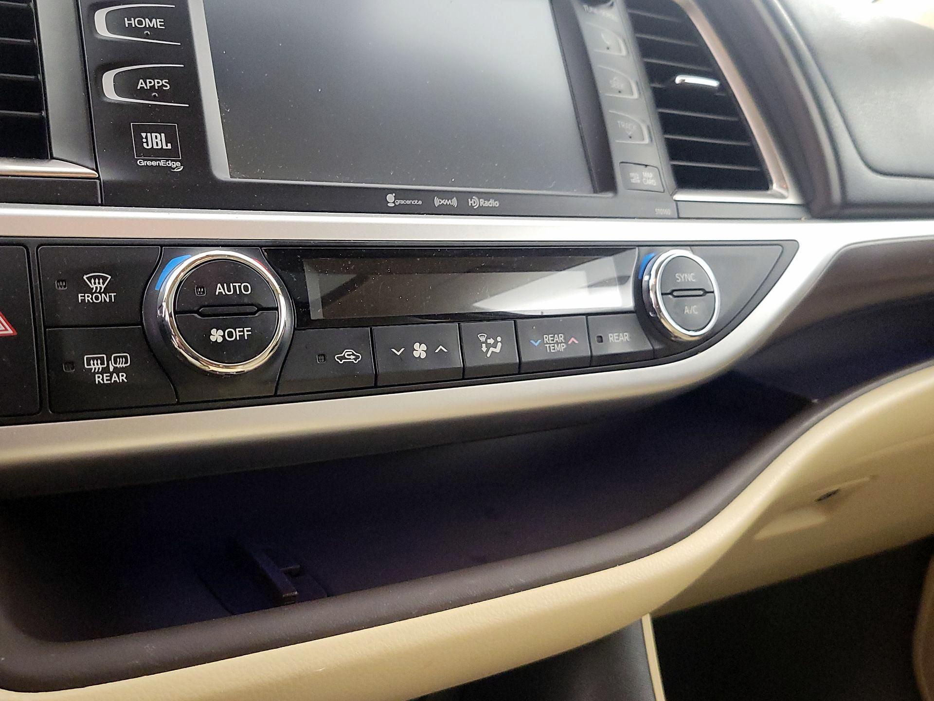 Thumbnail: 2016 Toyota Highlander - 17