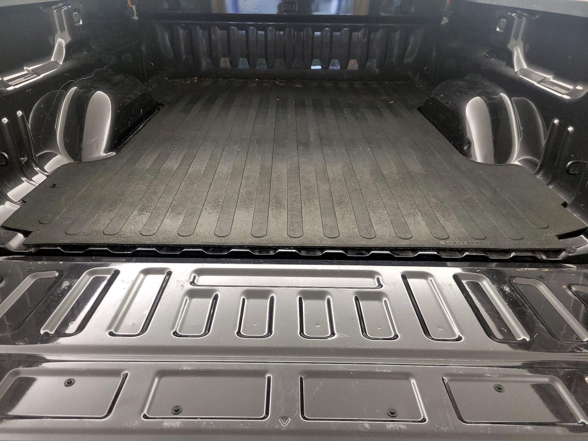 Thumbnail: 2015 Chevrolet Silverado 1500 - 18