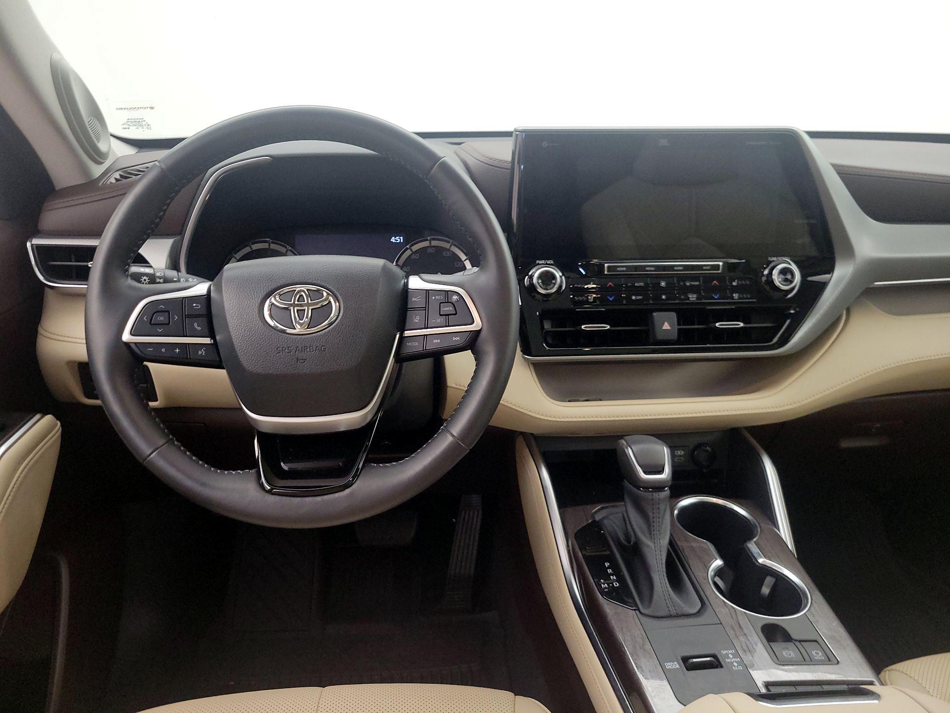 Thumbnail: 2022 Toyota Highlander - 10