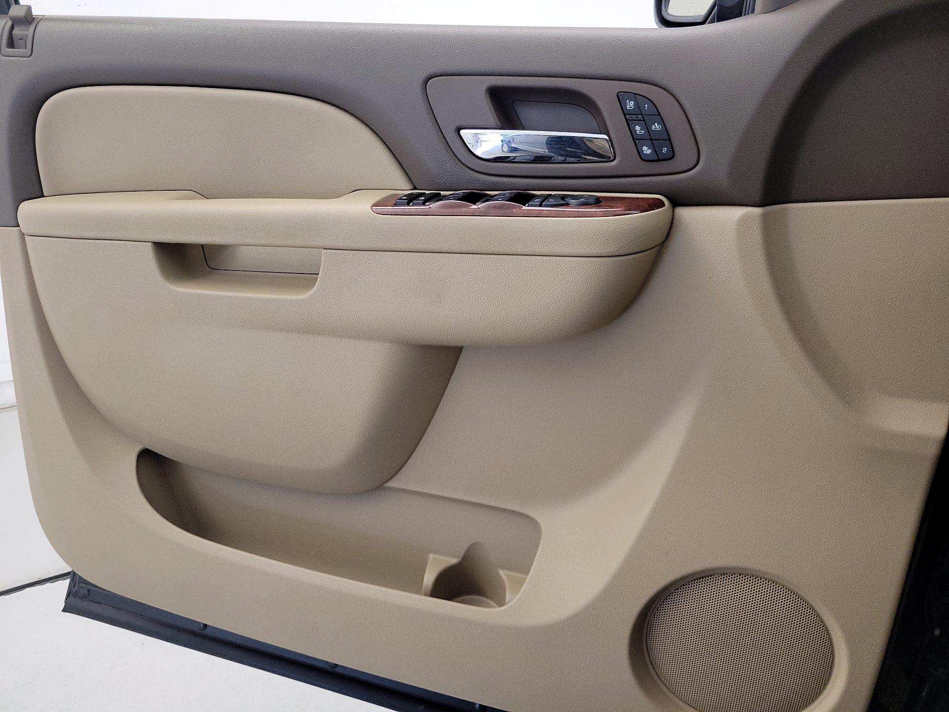 Thumbnail: 2013 Chevrolet Avalanche 1500 - 12