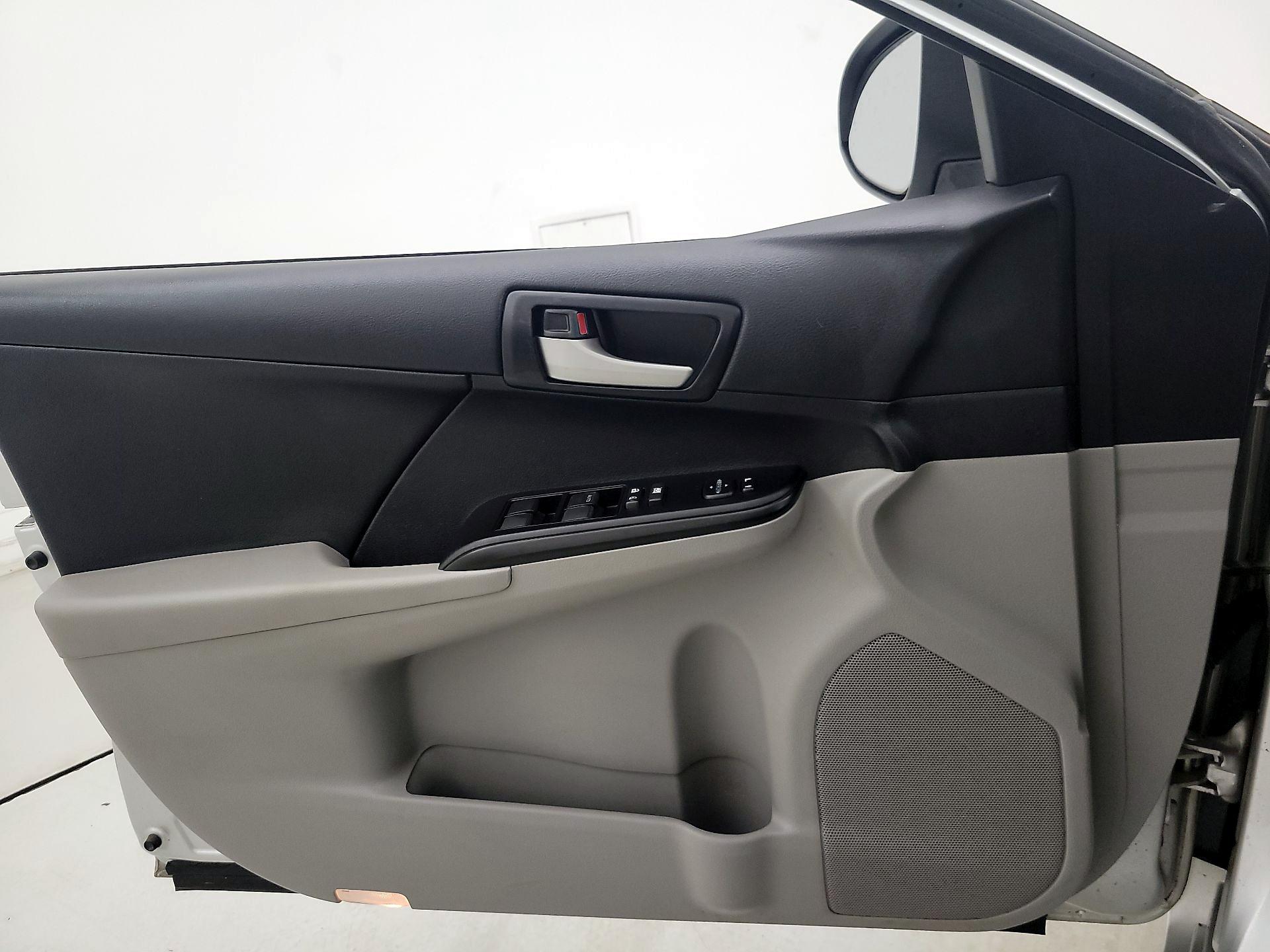 Thumbnail: 2014 Toyota Camry - 12