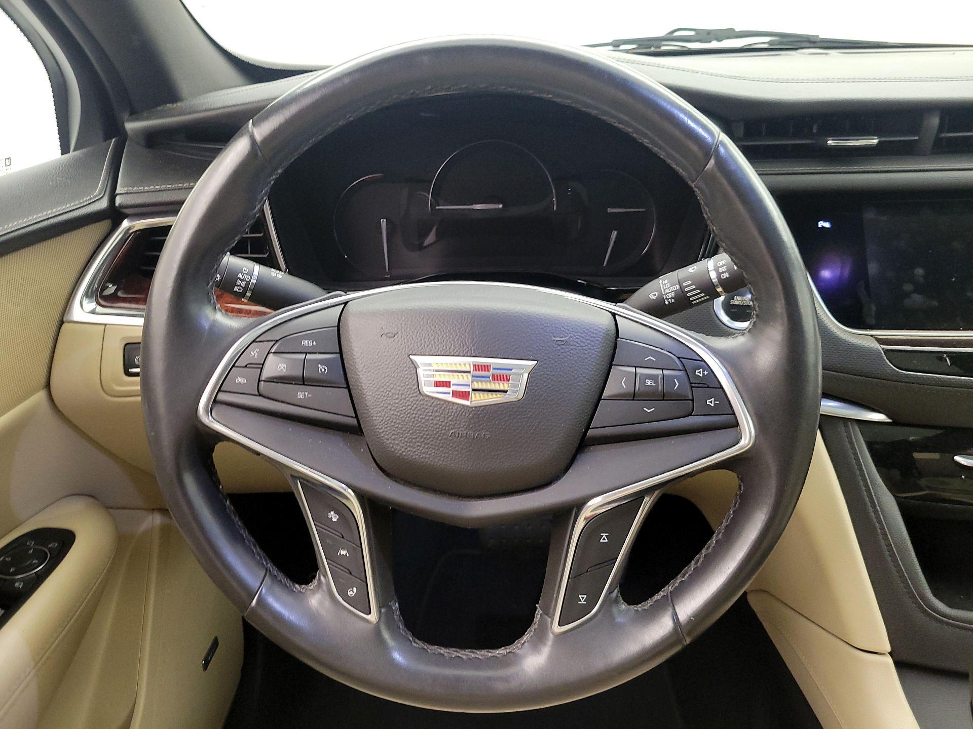 Thumbnail: 2017 Cadillac XT5 - 10