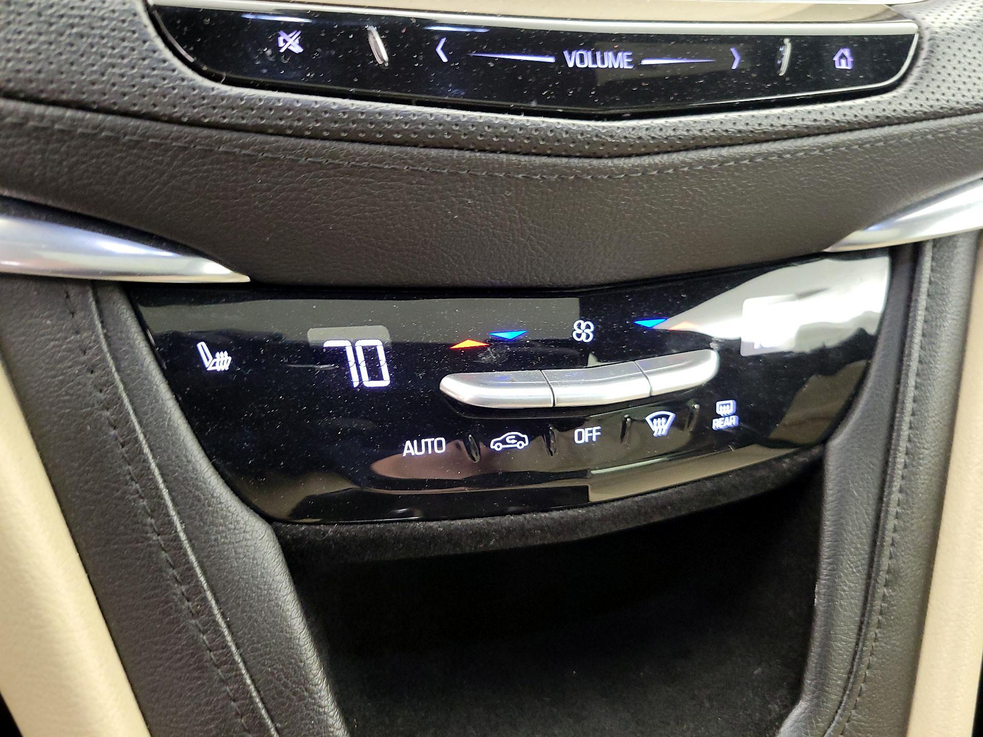 Thumbnail: 2017 Cadillac XT5 - 17