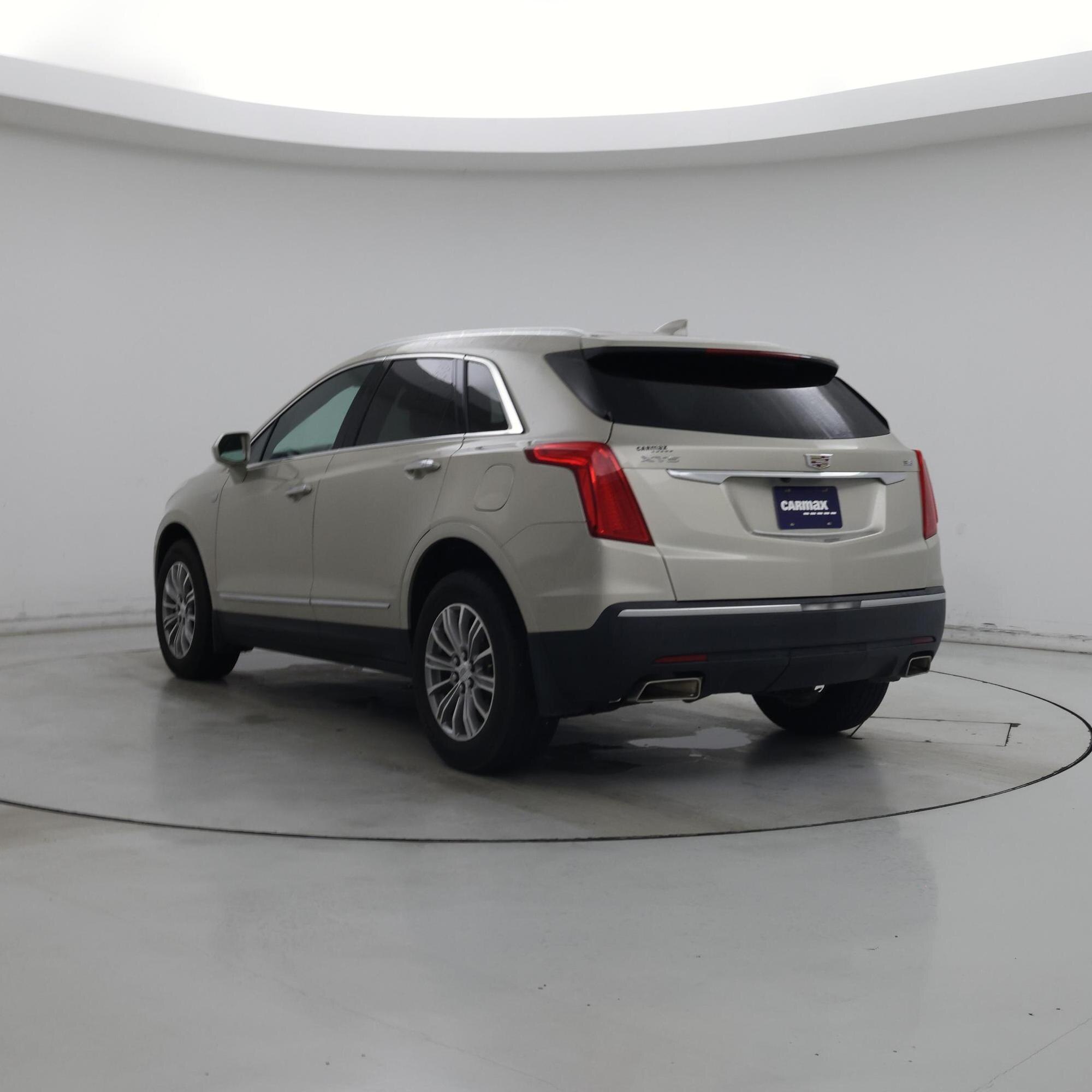 Thumbnail: 2017 Cadillac XT5 - 2