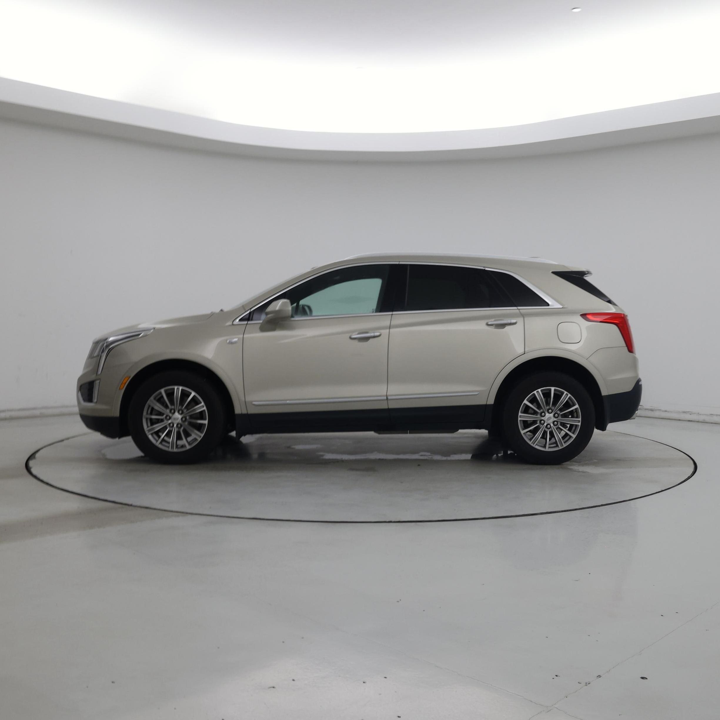 Thumbnail: 2017 Cadillac XT5 - 3